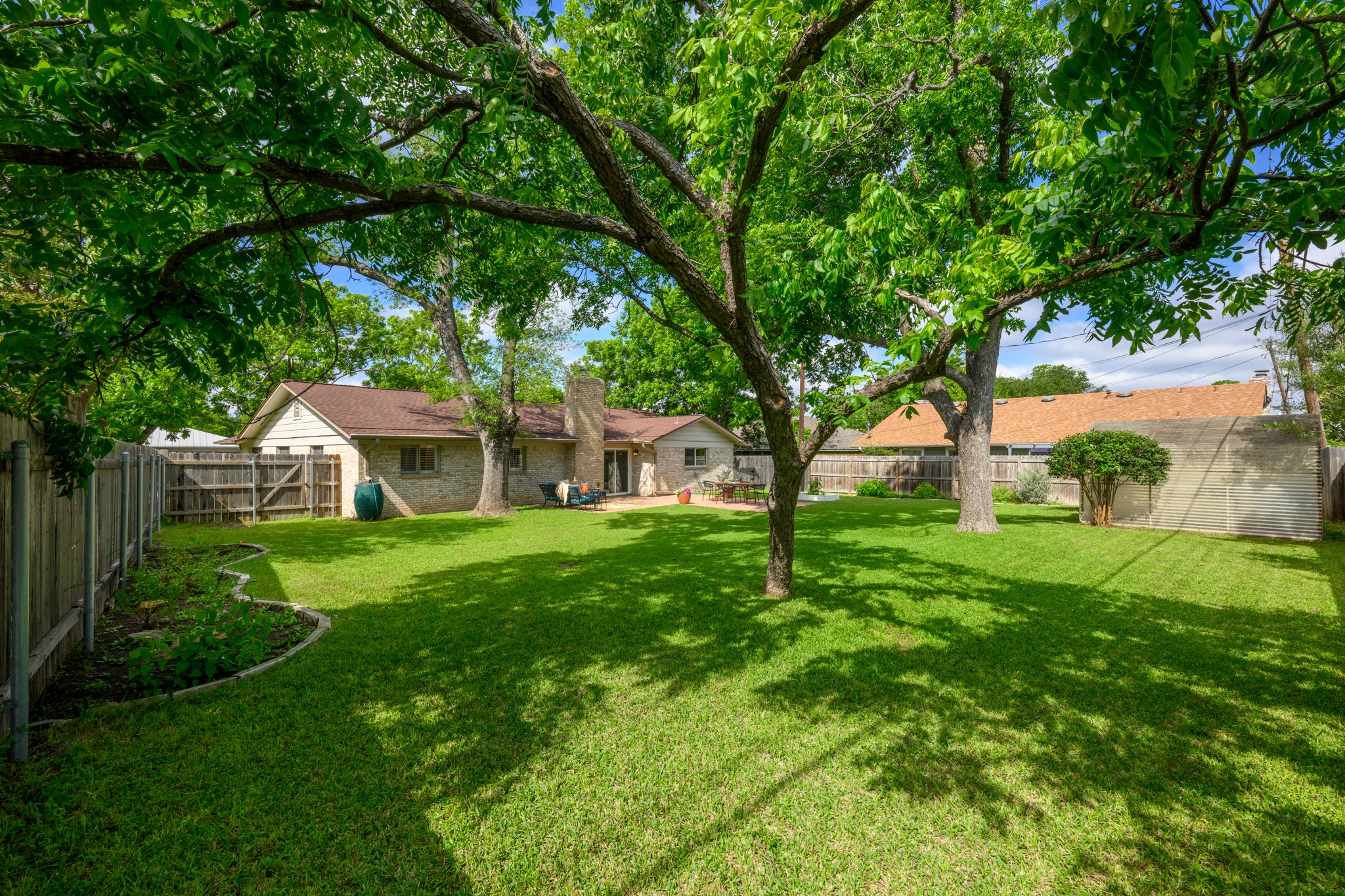 main property photo 28