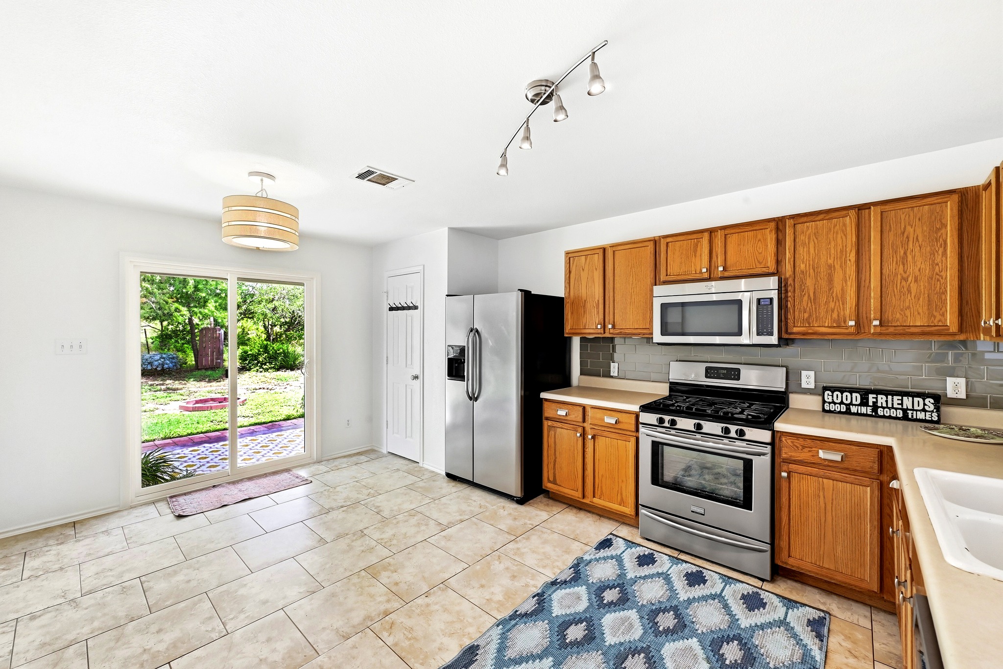 main property photo 8