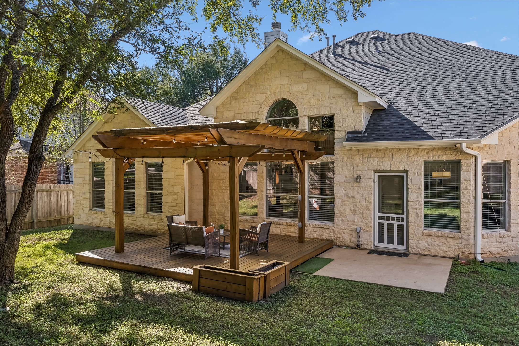 main property photo 29