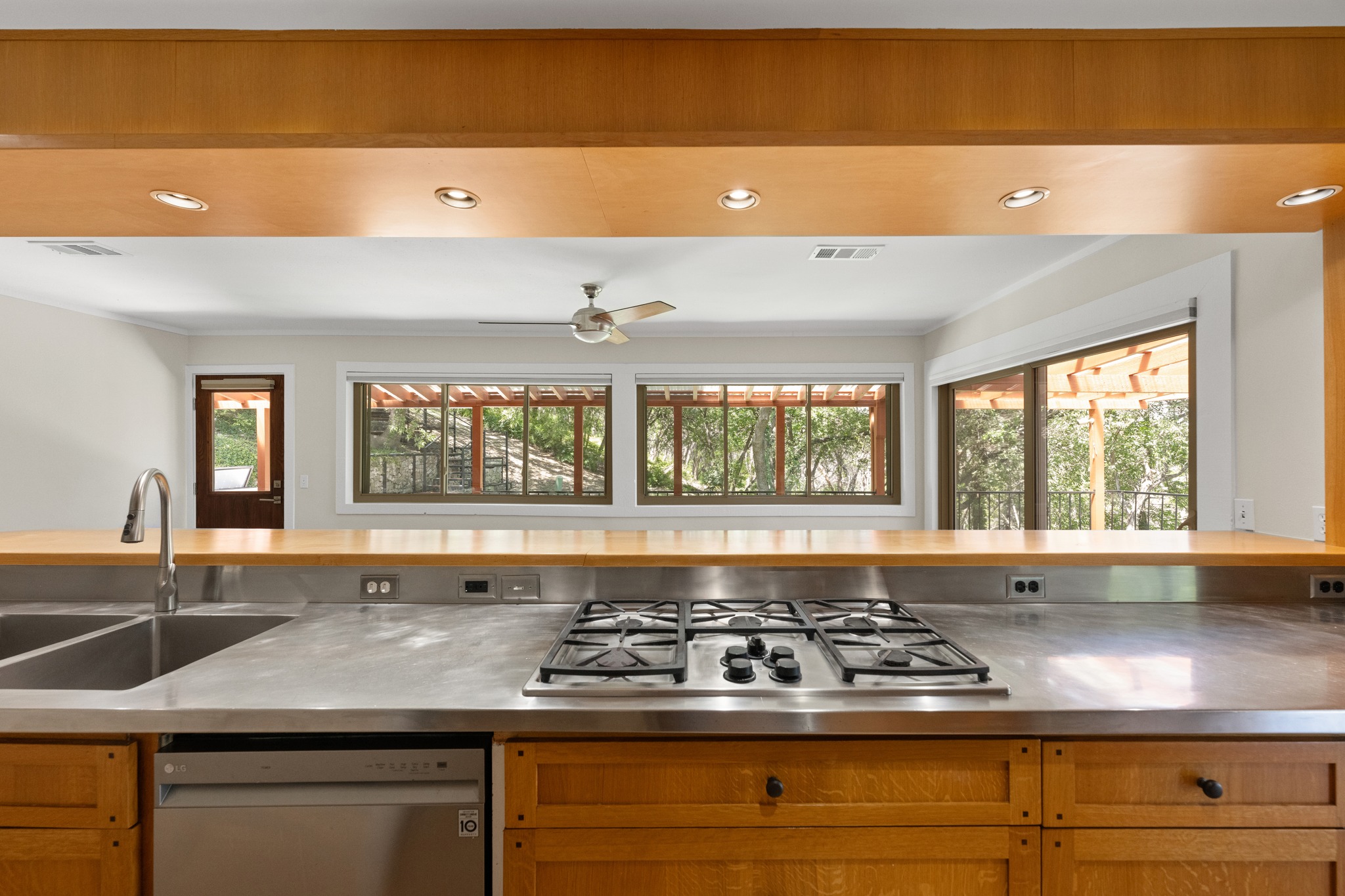 main property photo 9