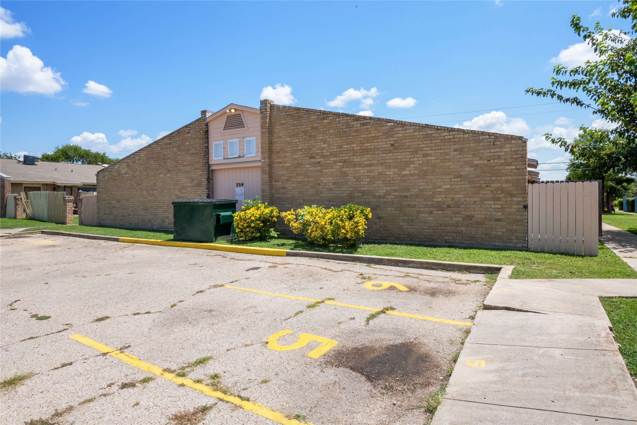 main property photo 2