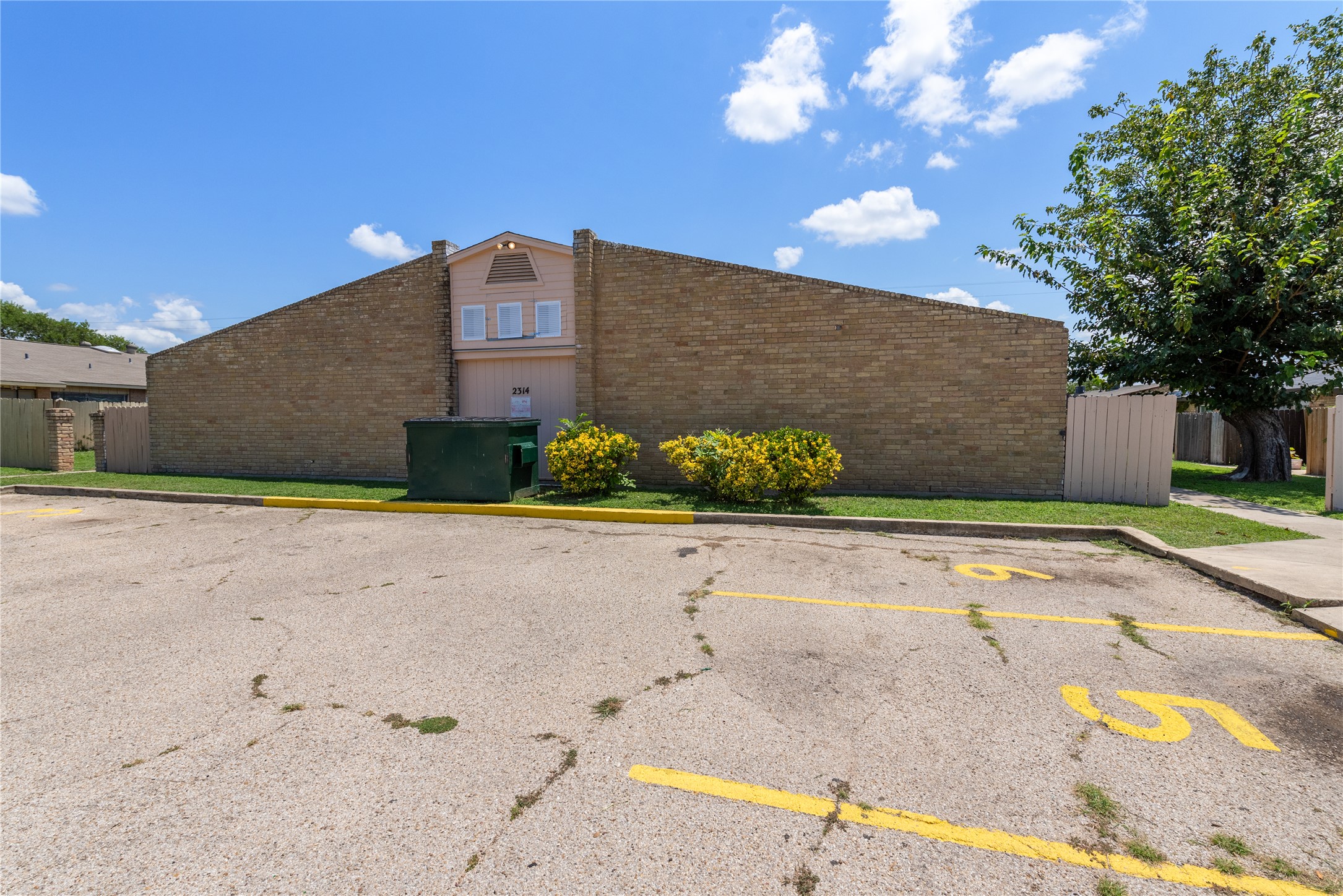 main property photo 4