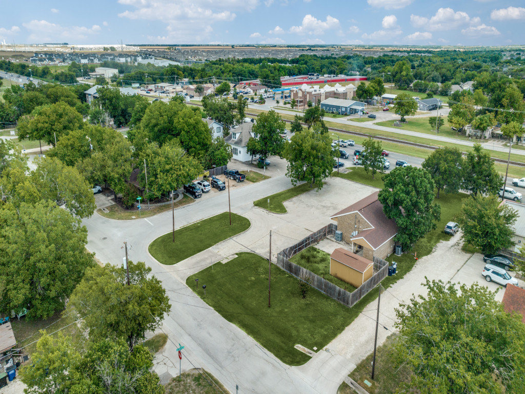 main property photo 13