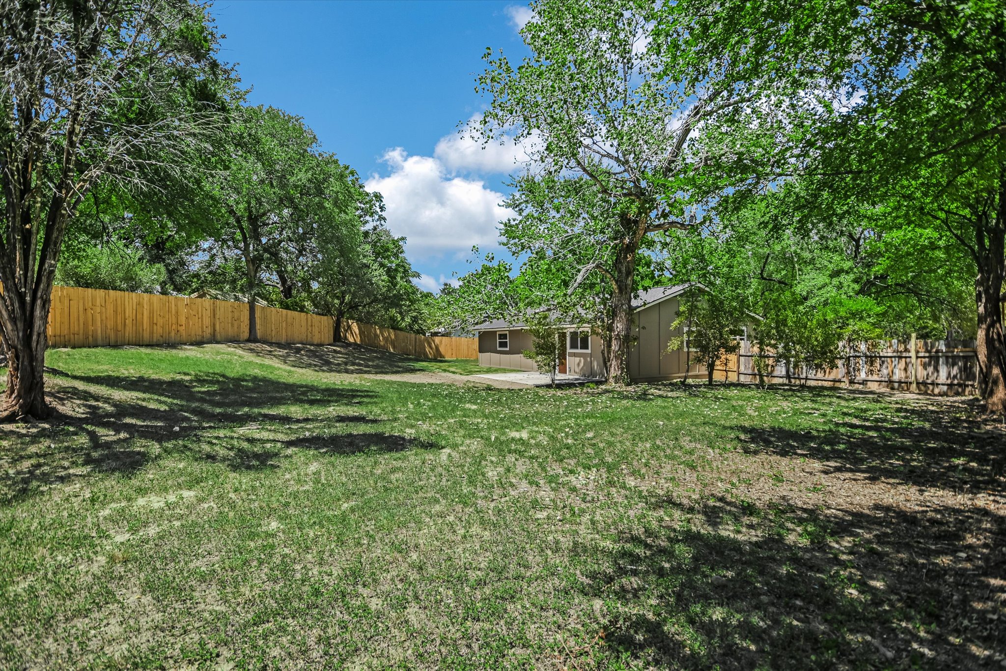 main property photo 16