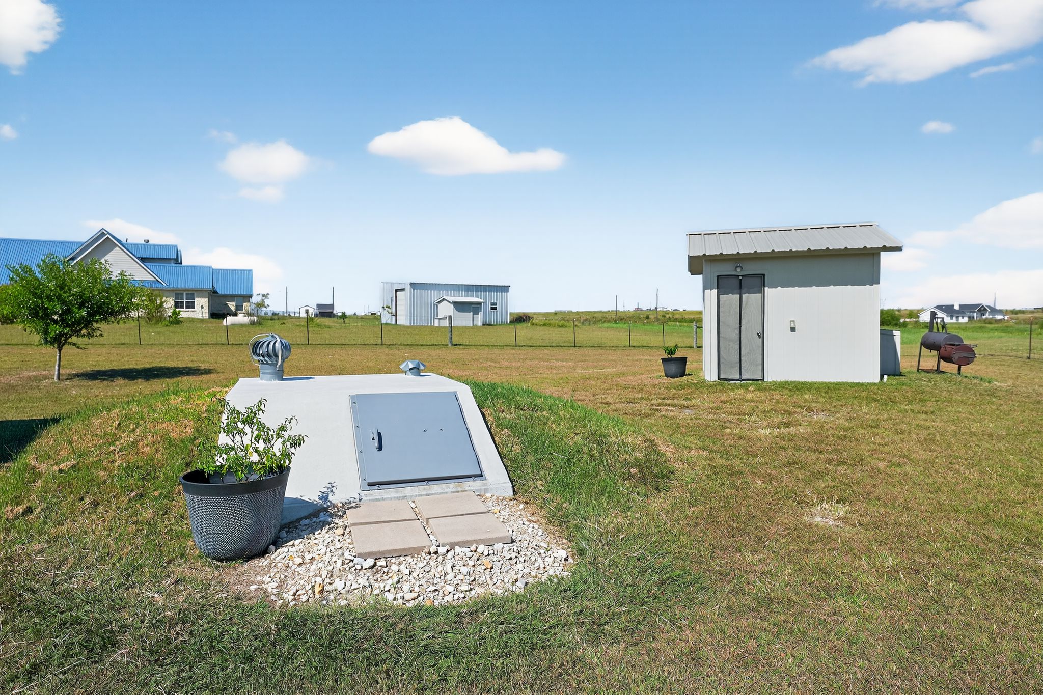 main property photo 27