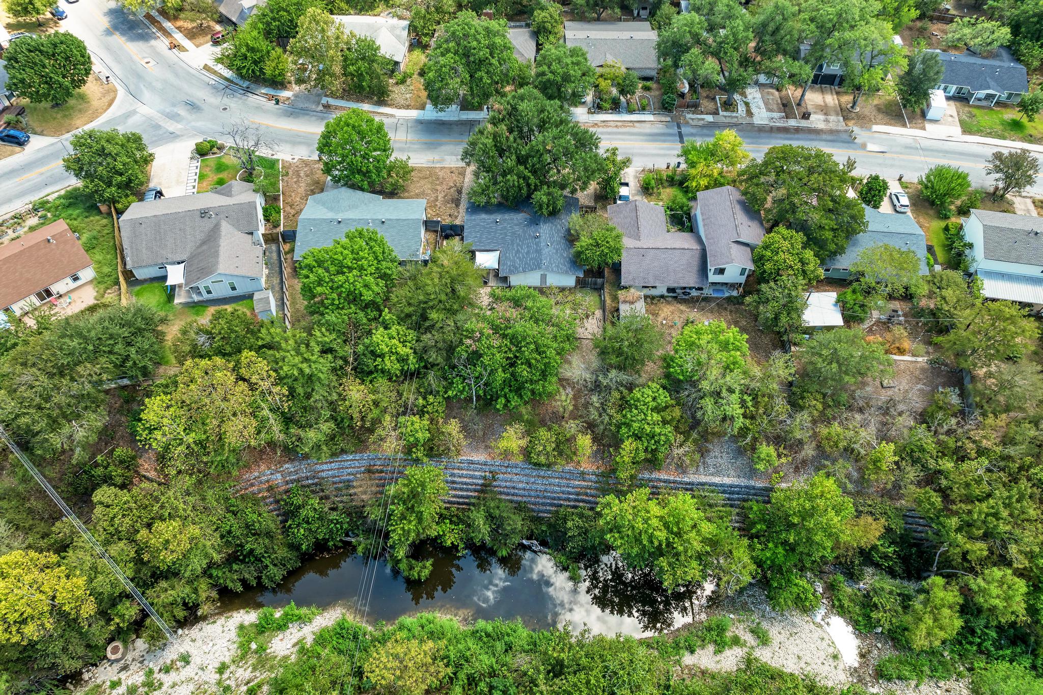 main property photo 37