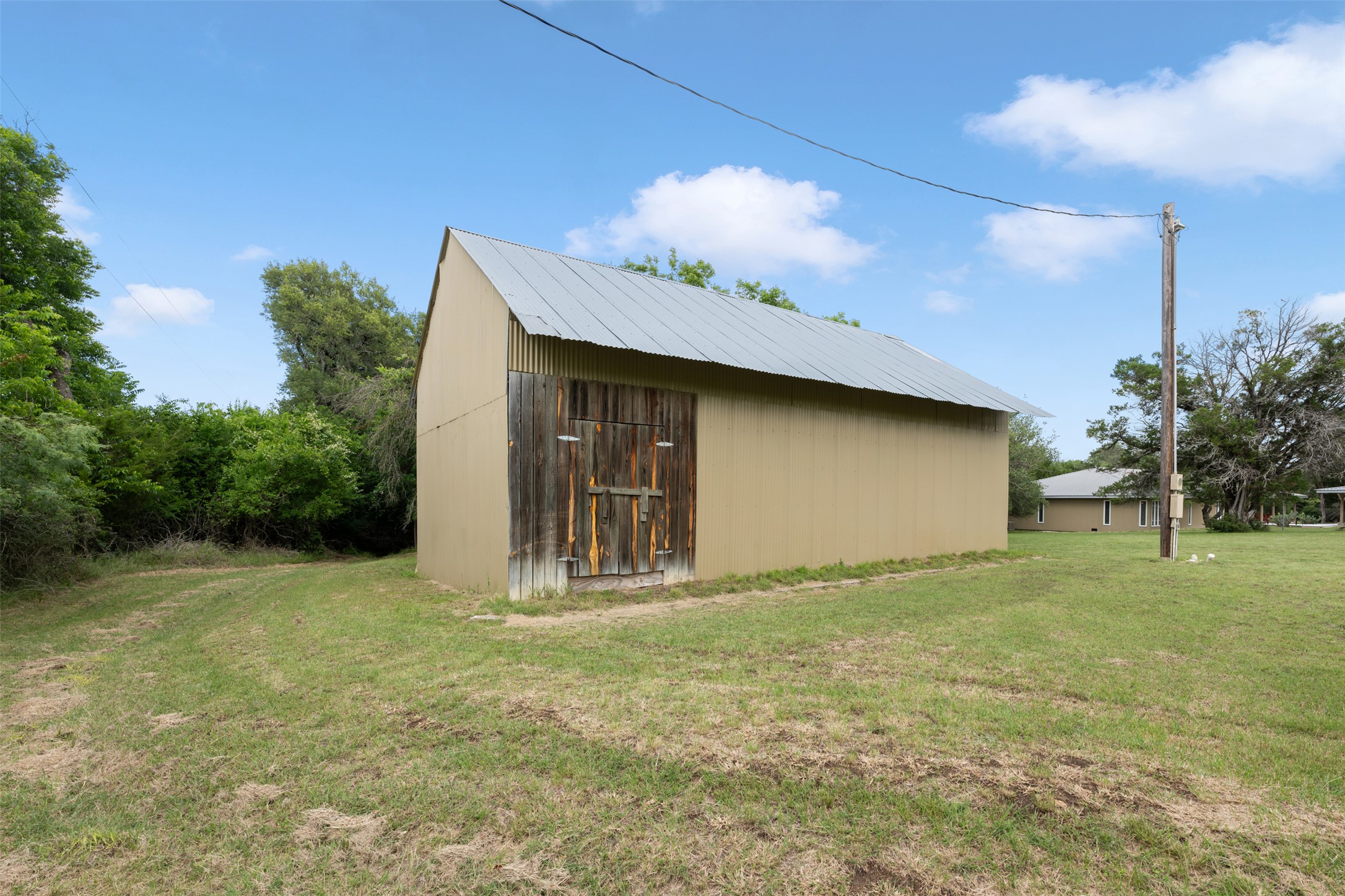 main property photo 33