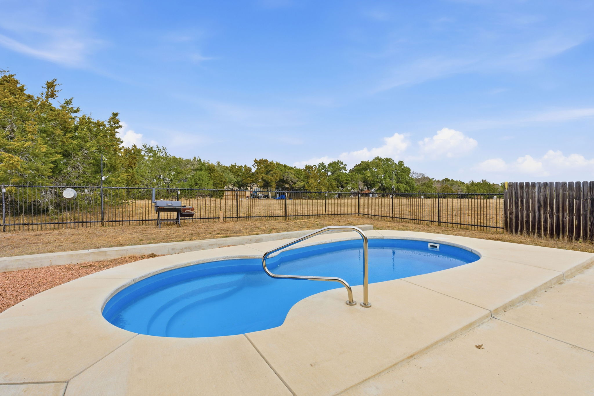 main property photo 26