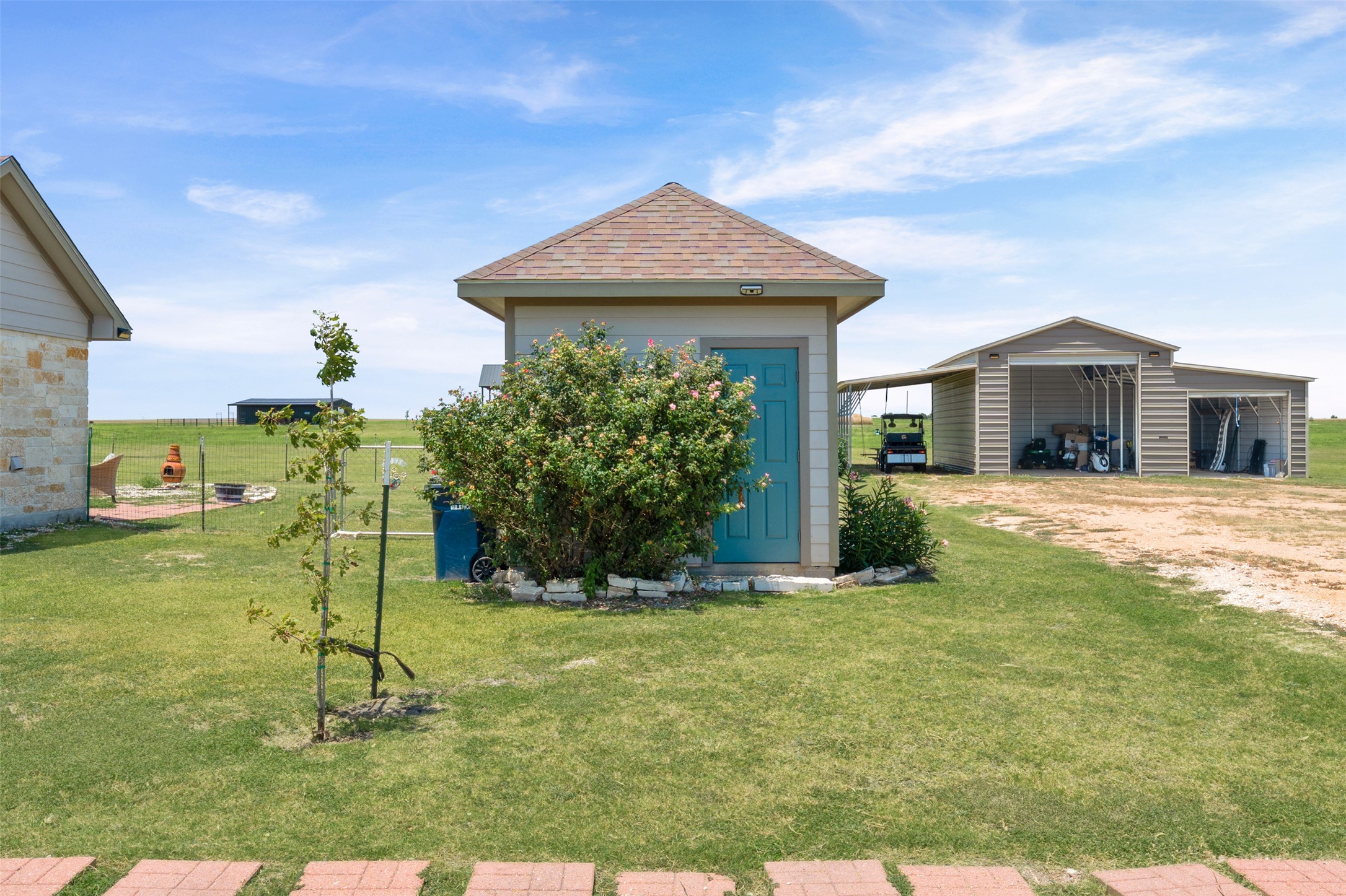 main property photo 28