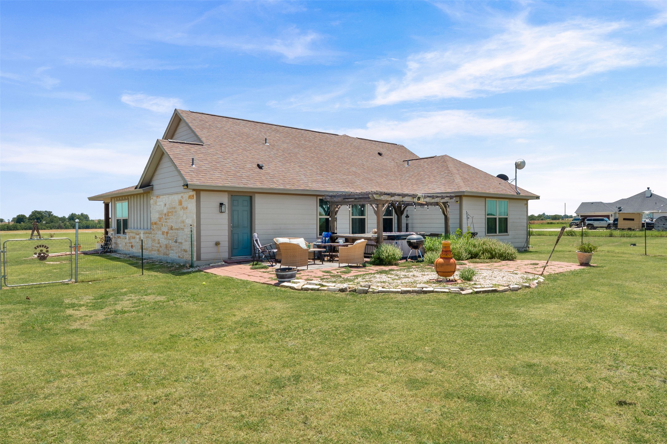 main property photo 30