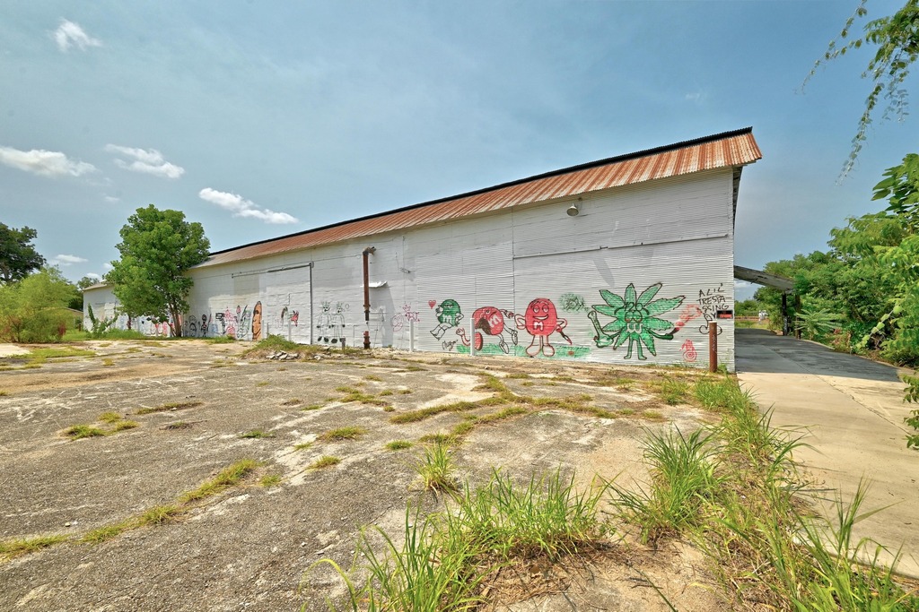 main property photo 7