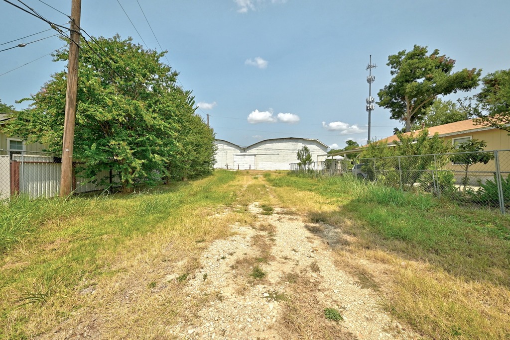 main property photo 9