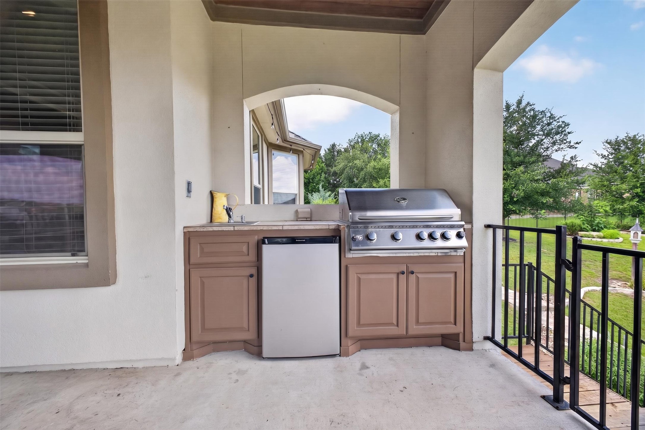main property photo 28