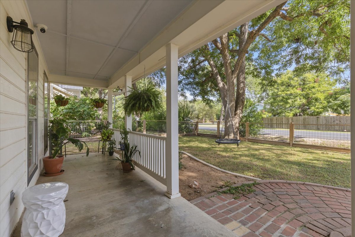 main property photo 11