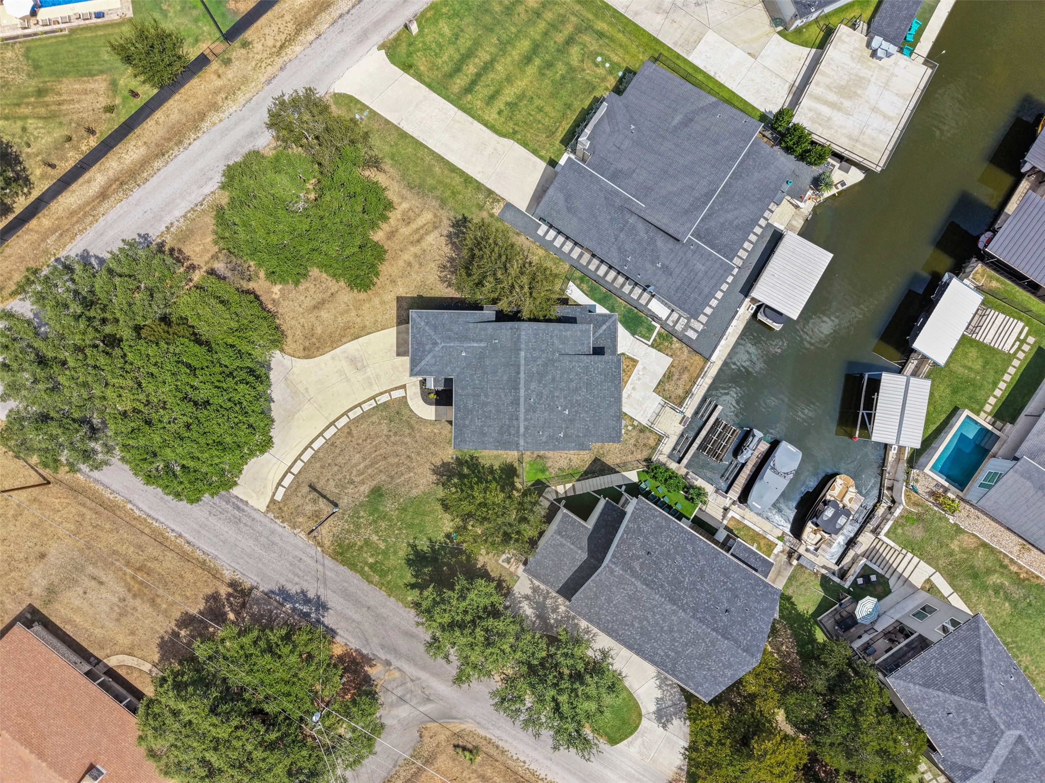 main property photo 33