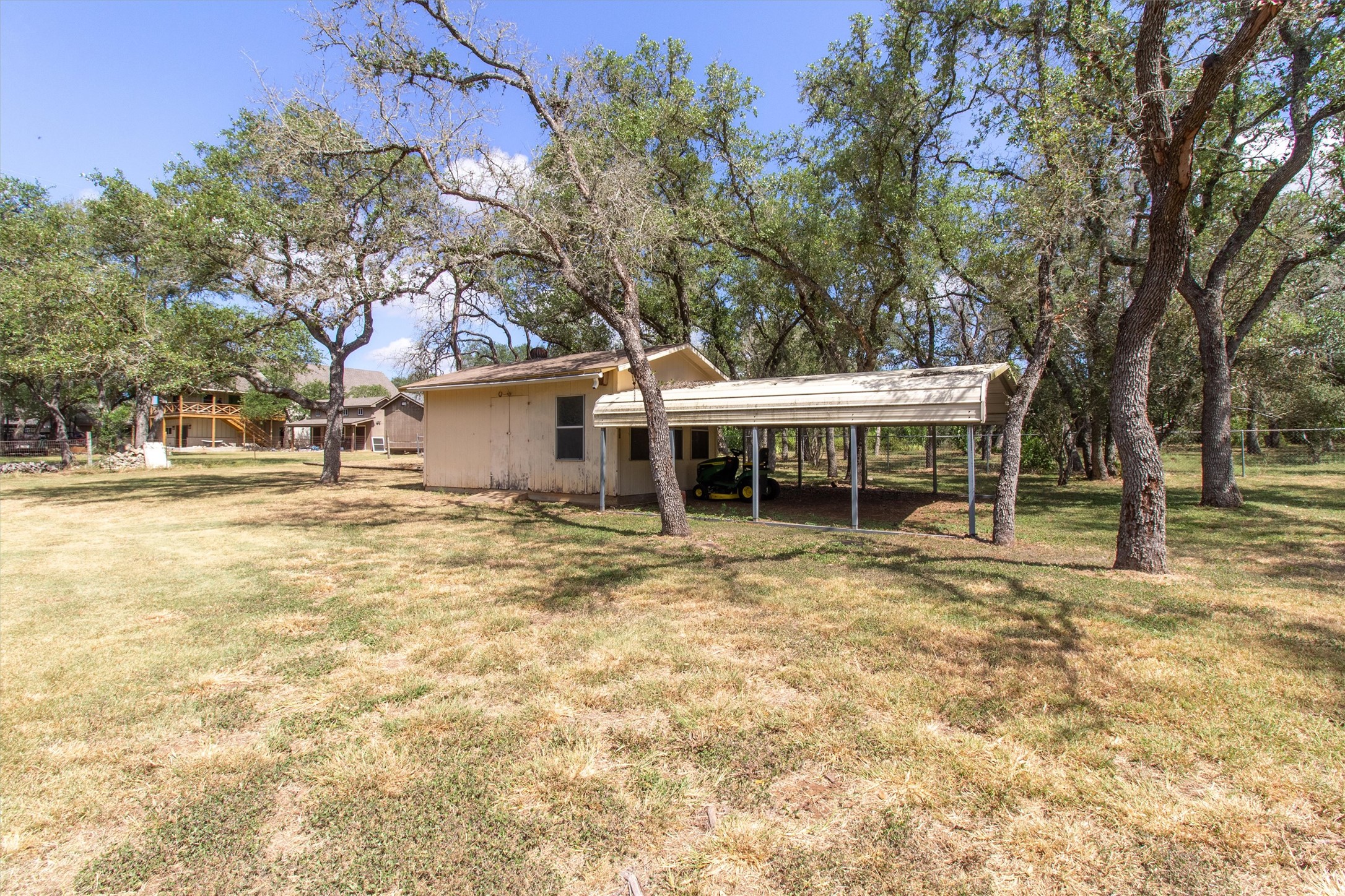 main property photo 28