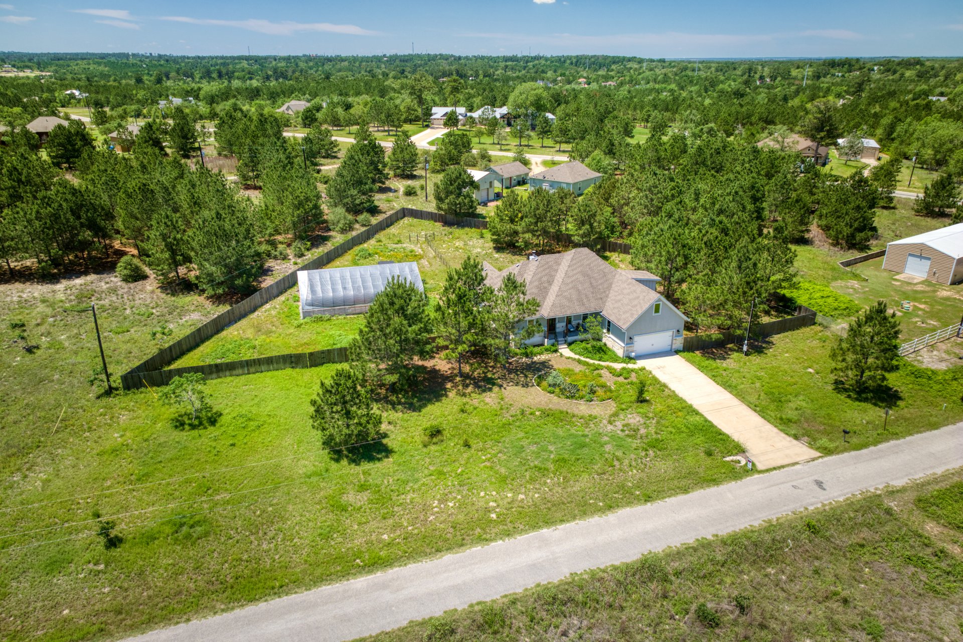 main property photo 28