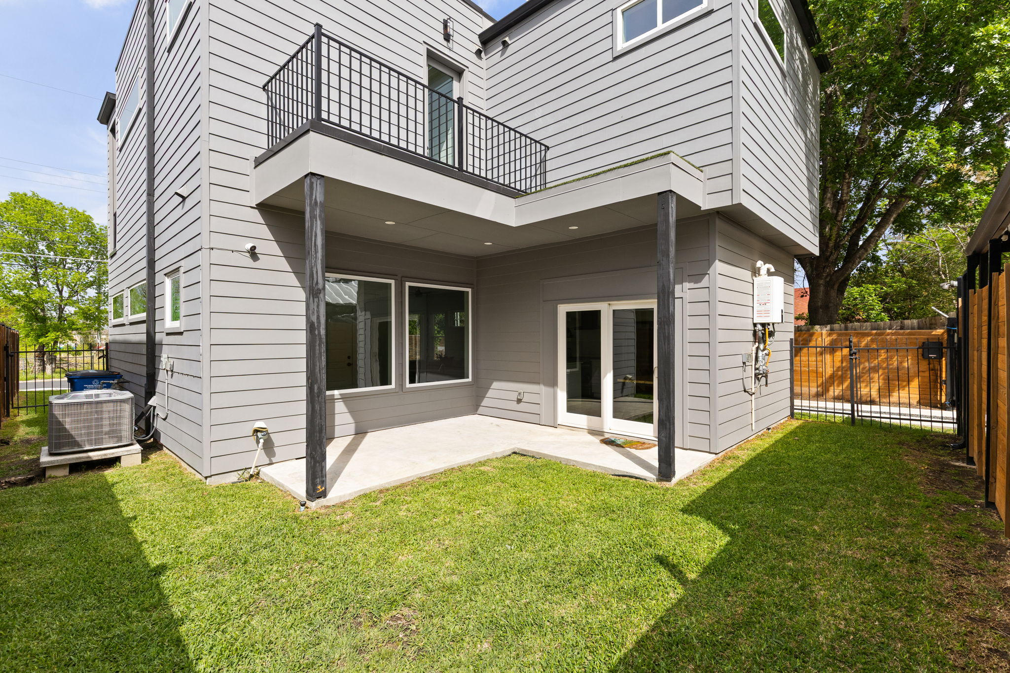 main property photo 25