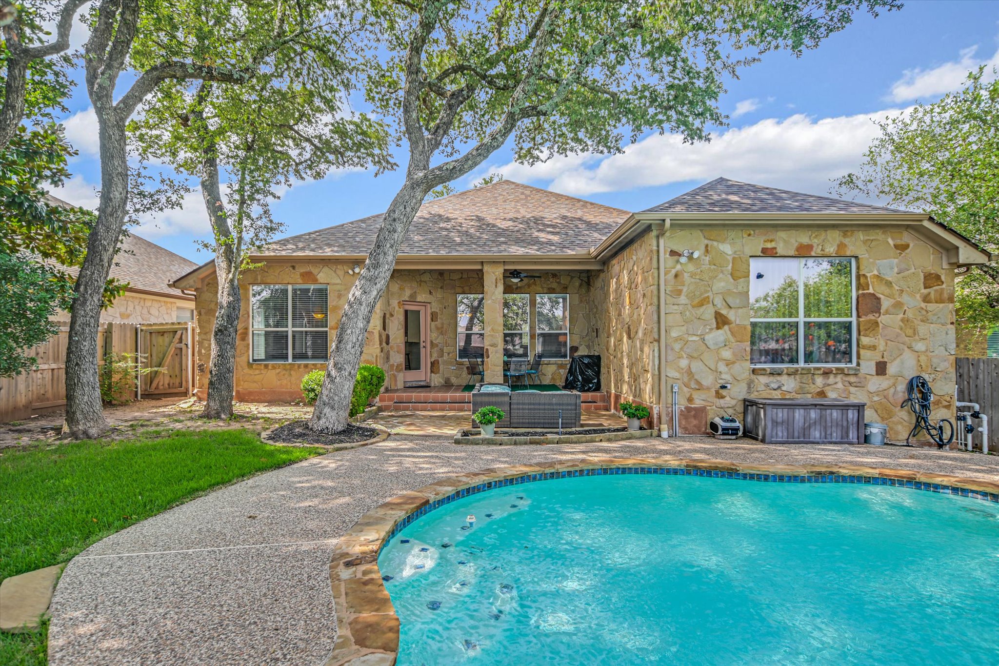main property photo 23