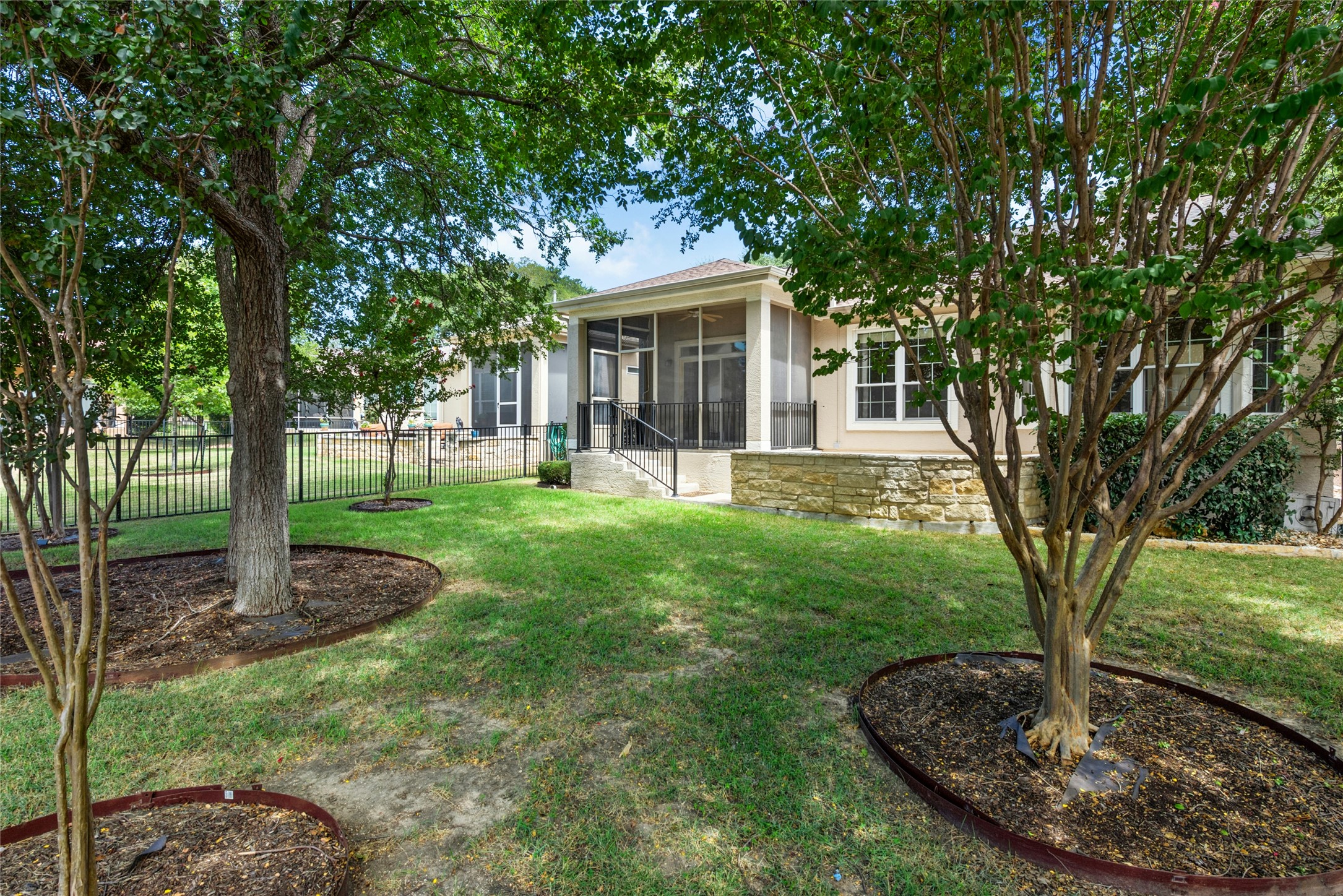 main property photo 28