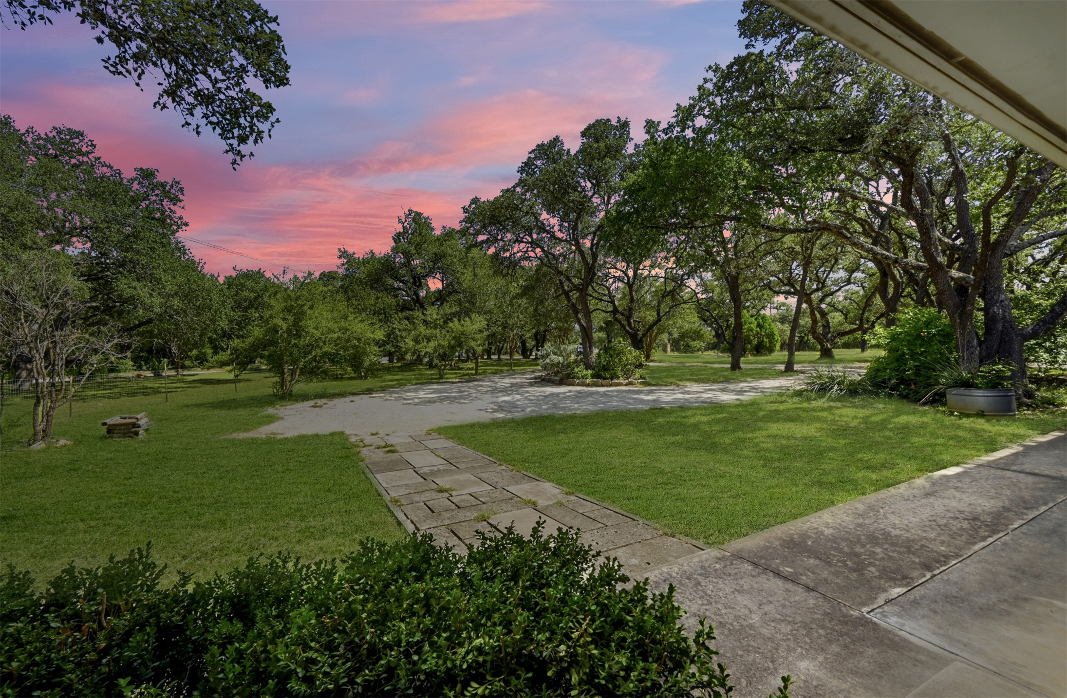 main property photo 11