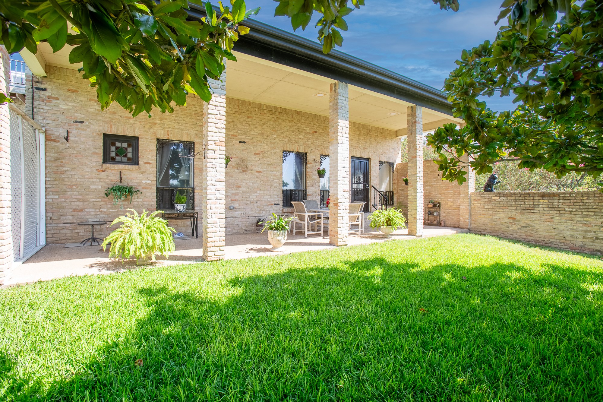 main property photo 11