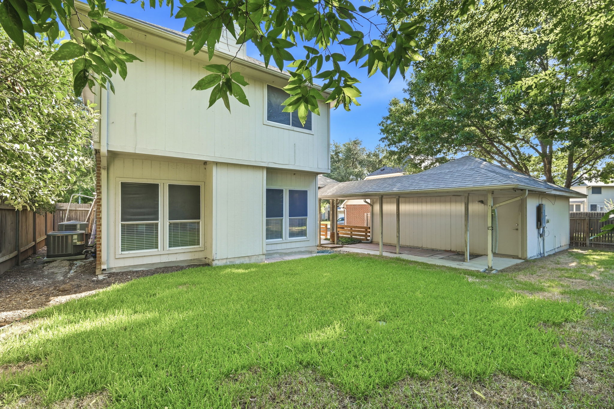 main property photo 13