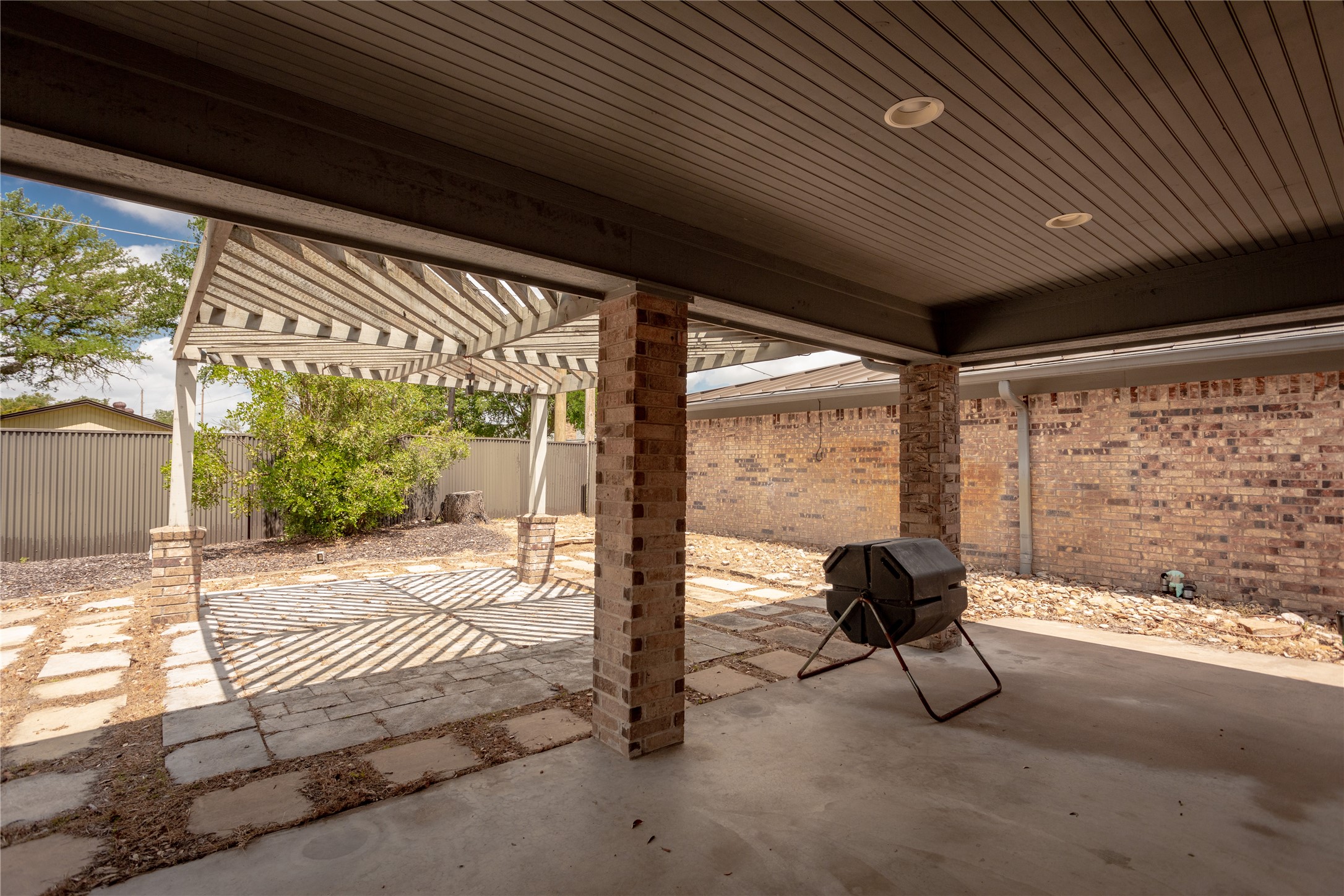 main property photo 34