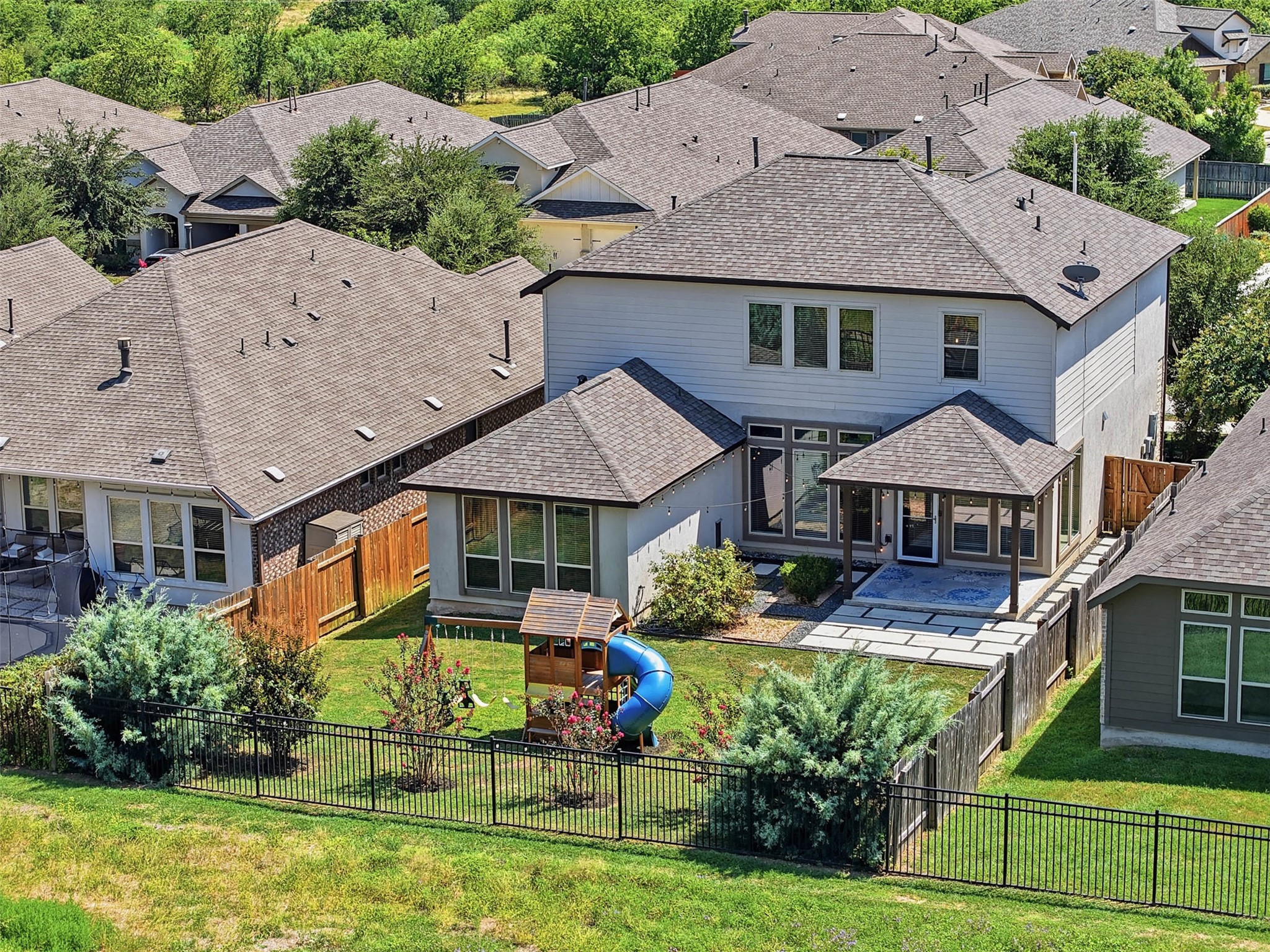 main property photo 28