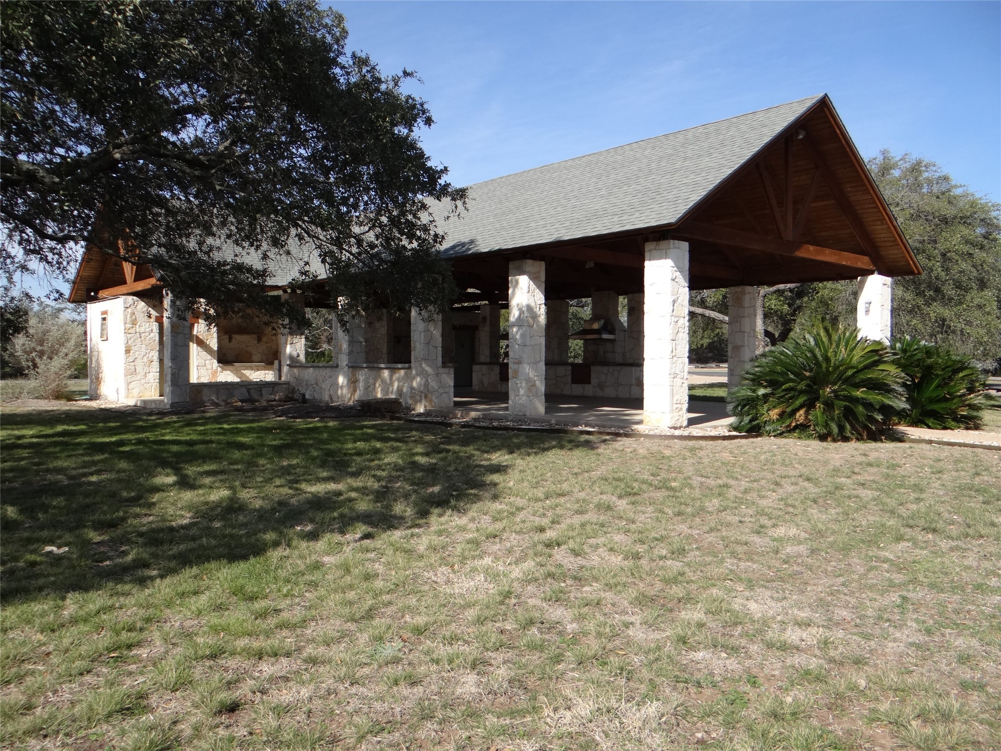 main property photo 28