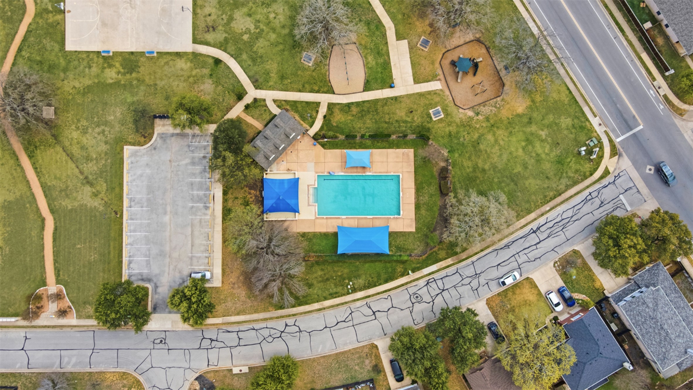 main property photo 30