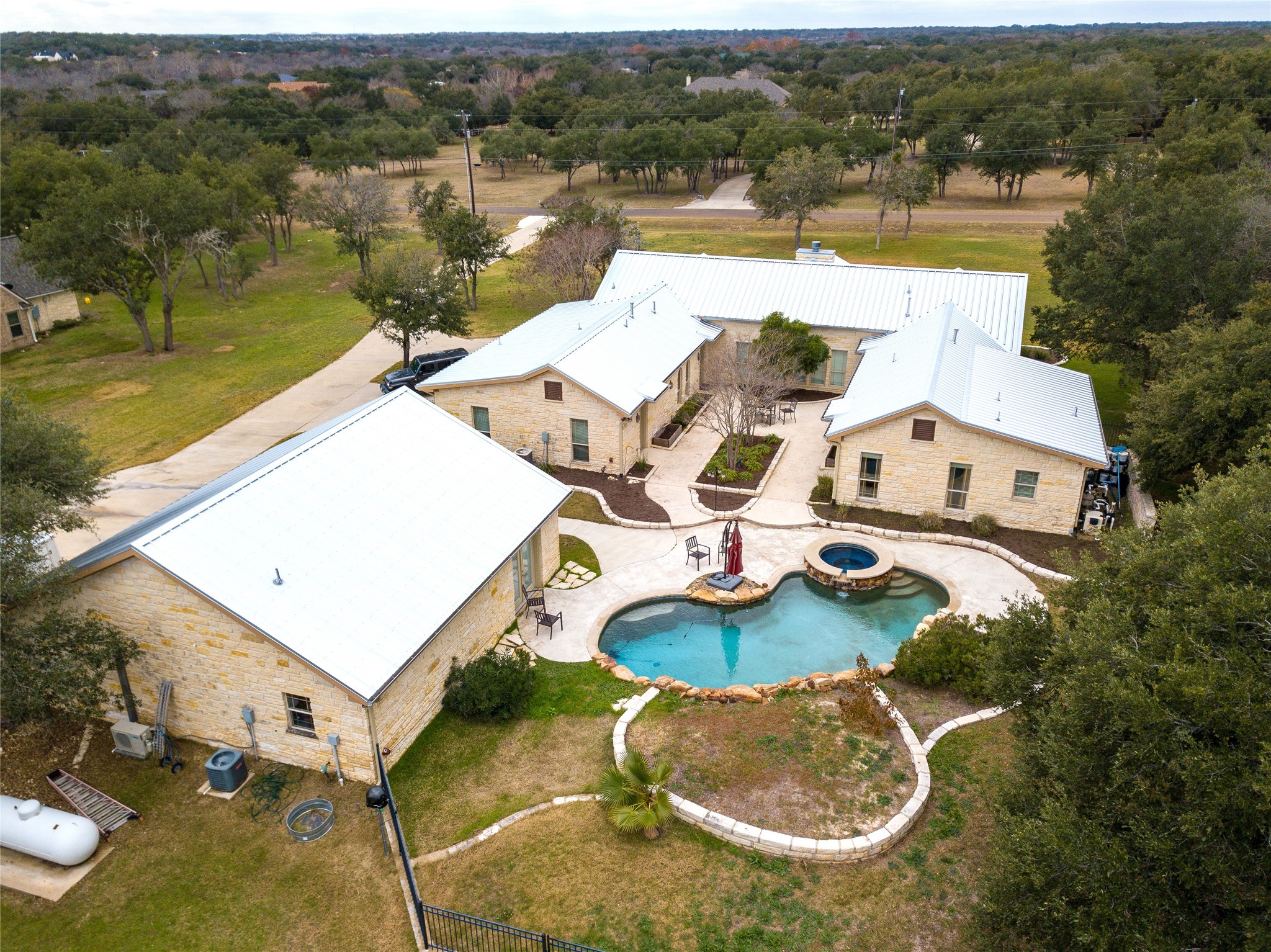 main property photo 35