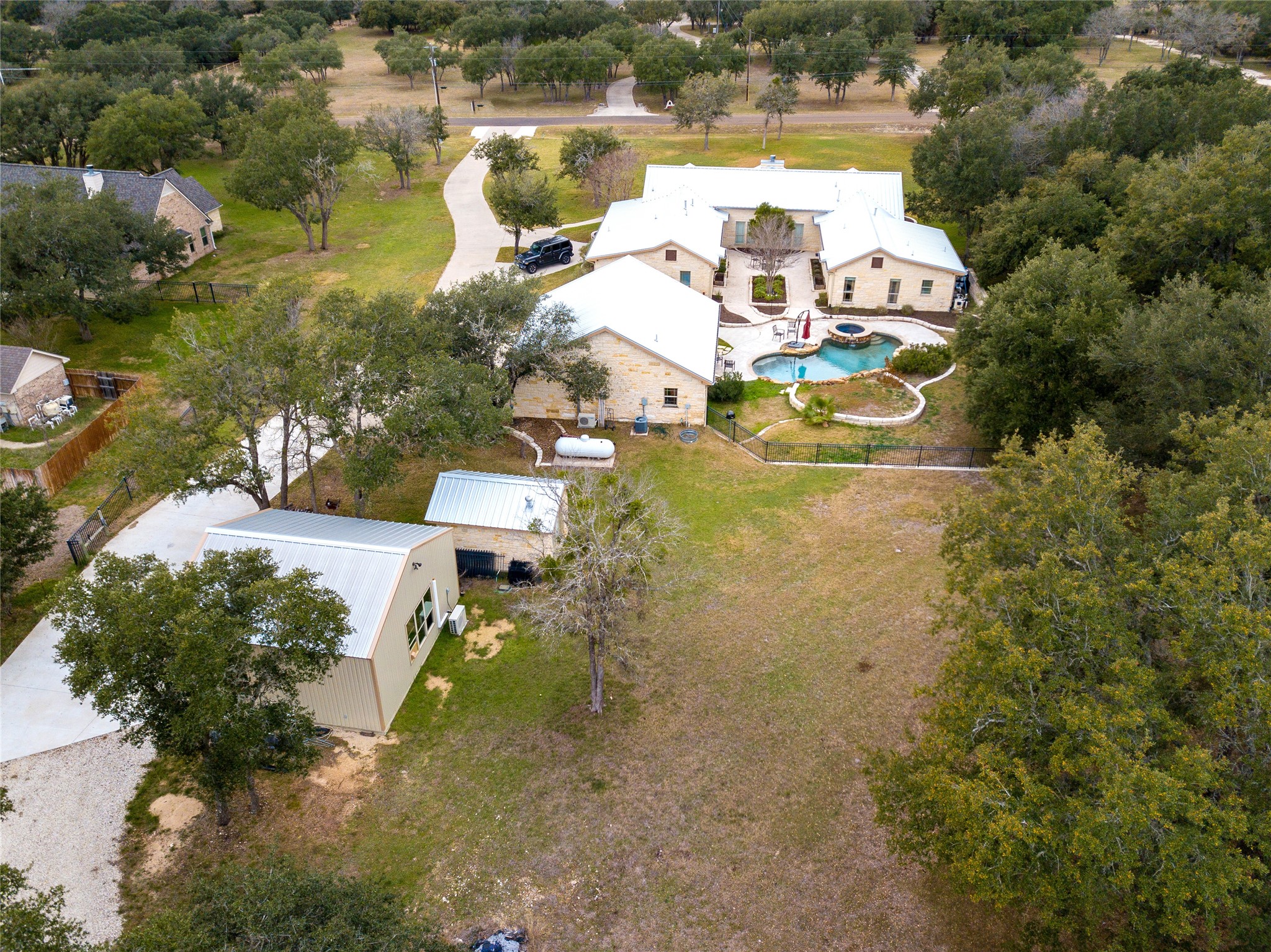 main property photo 36
