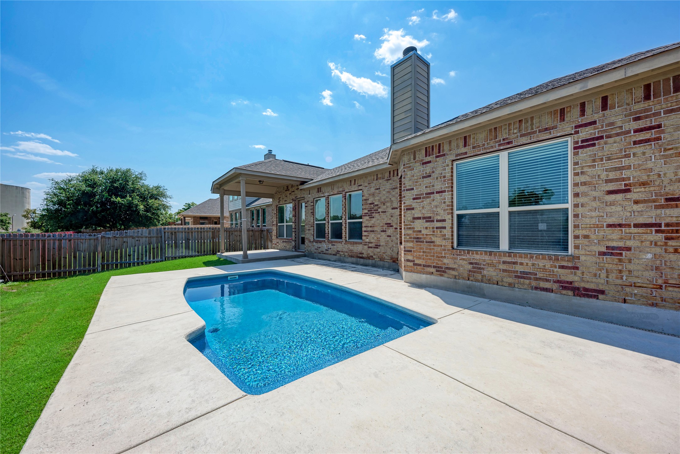 main property photo 22