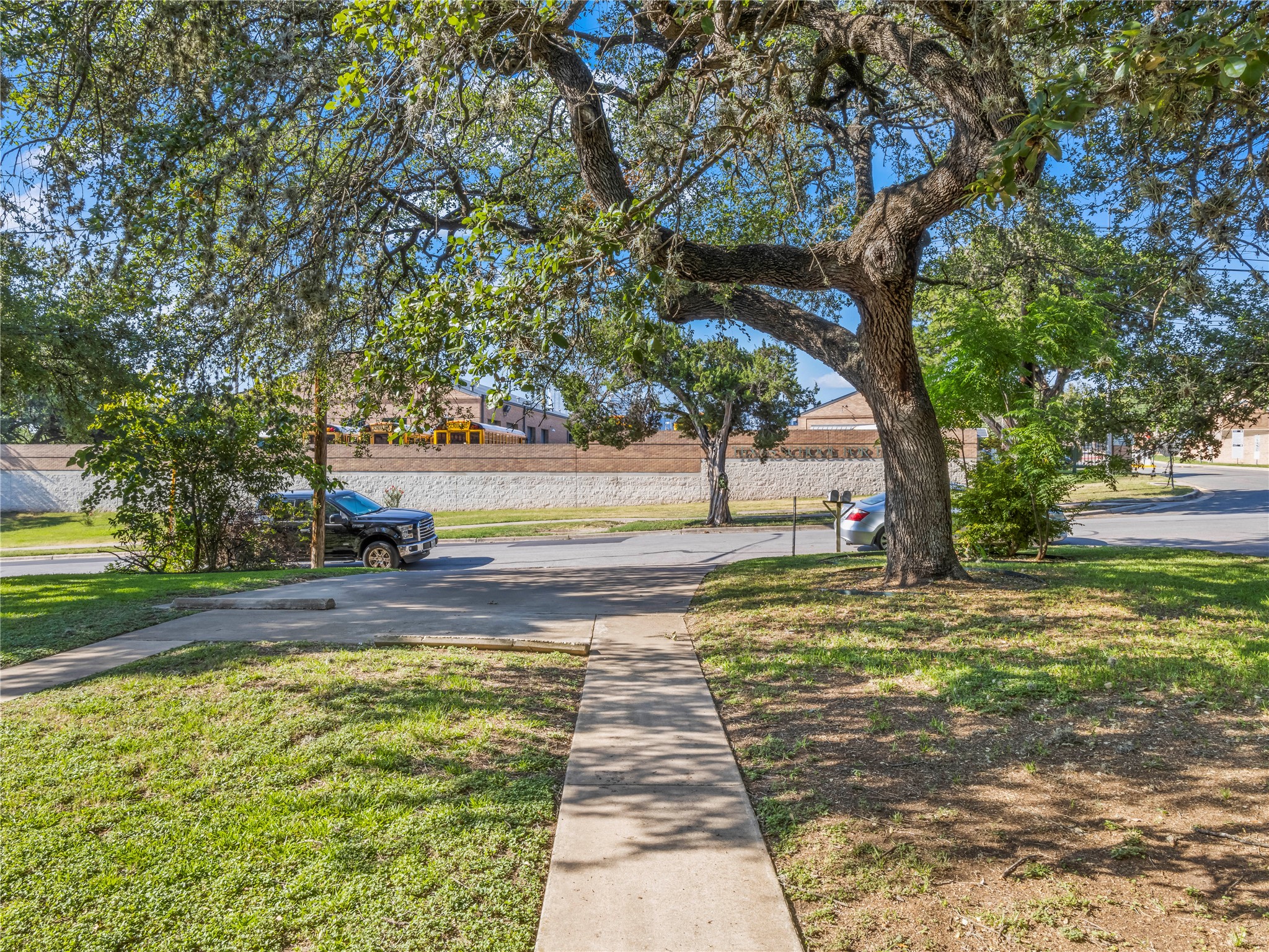 main property photo 30