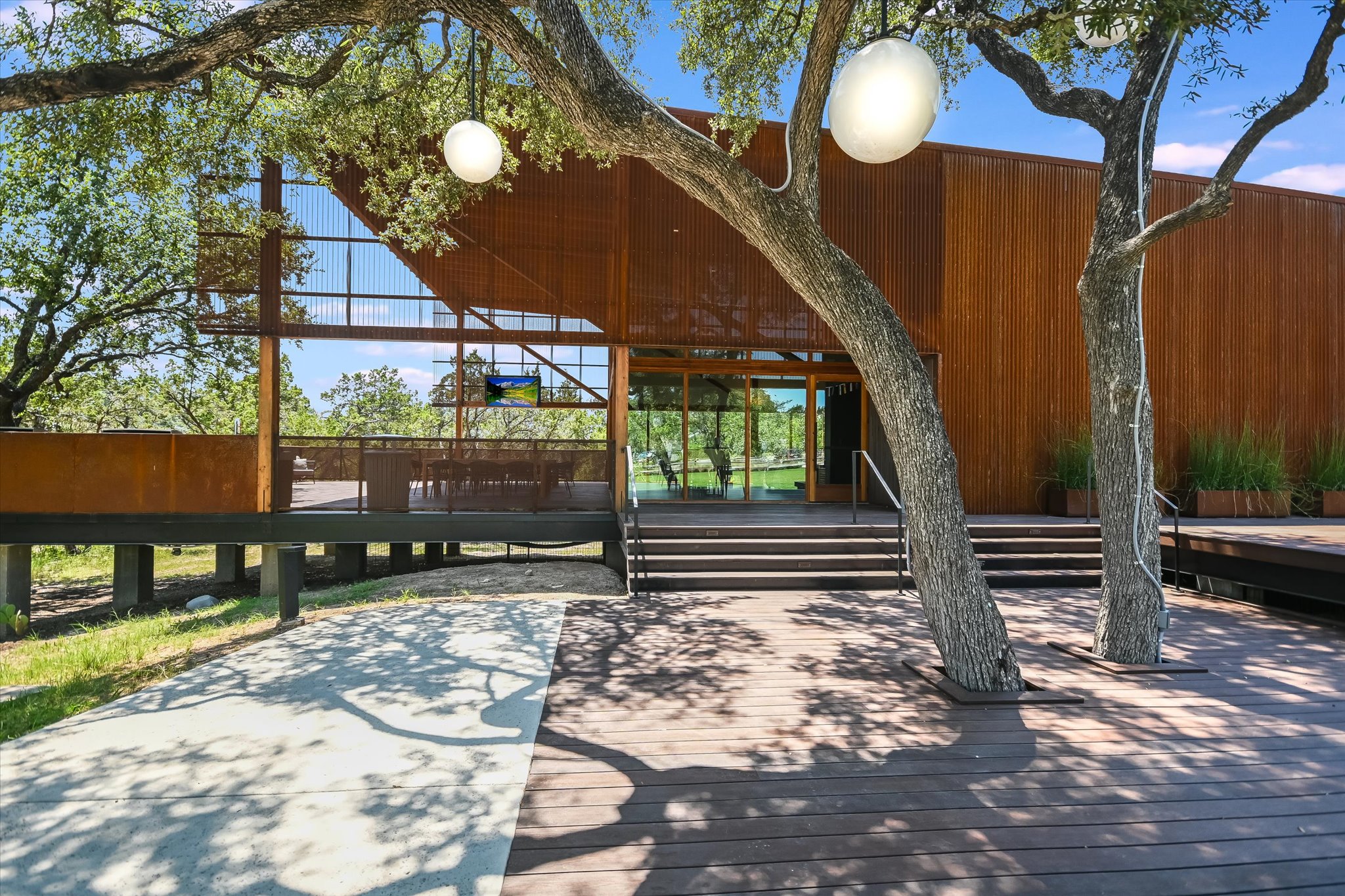 main property photo 27