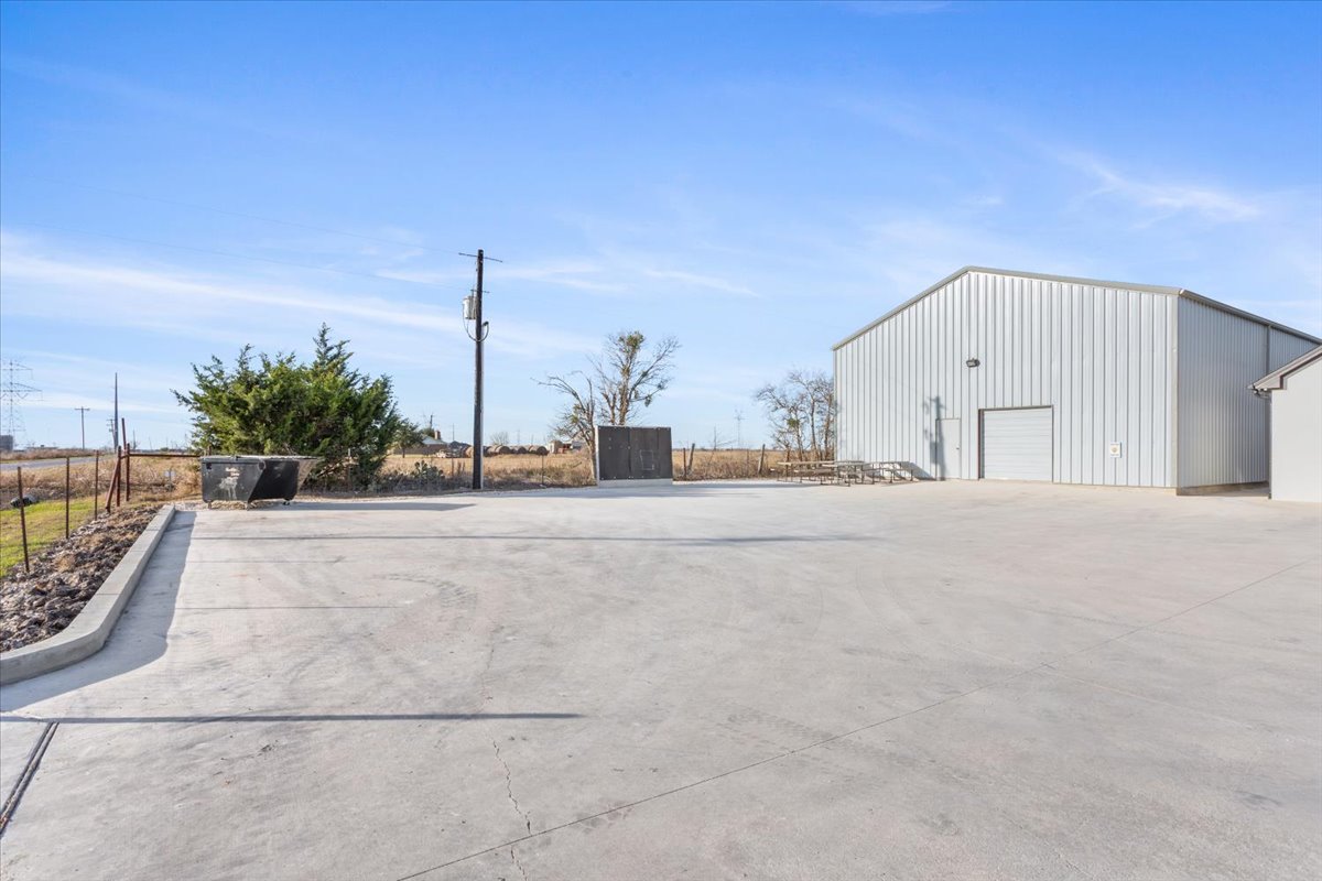 main property photo 26