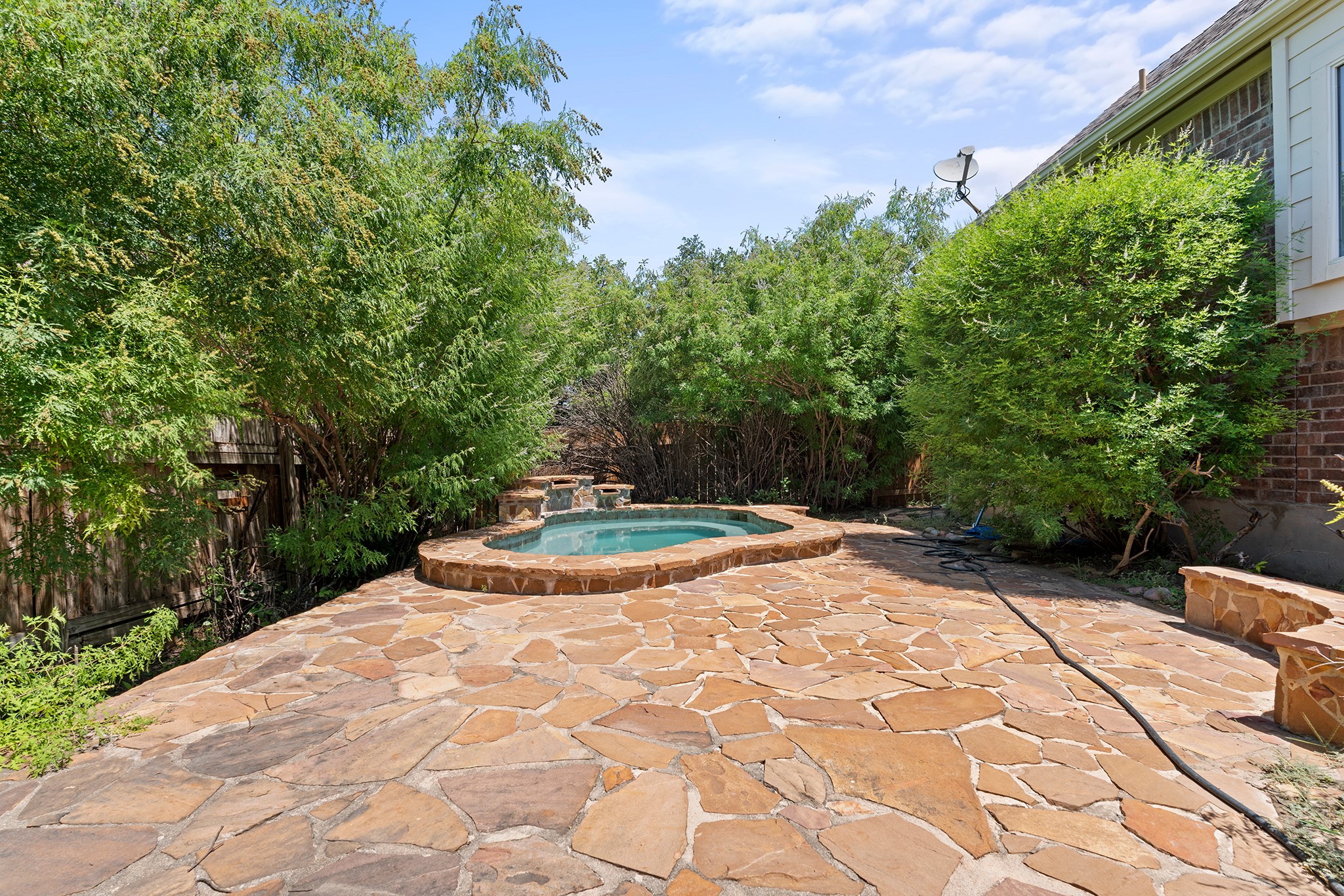 main property photo 27