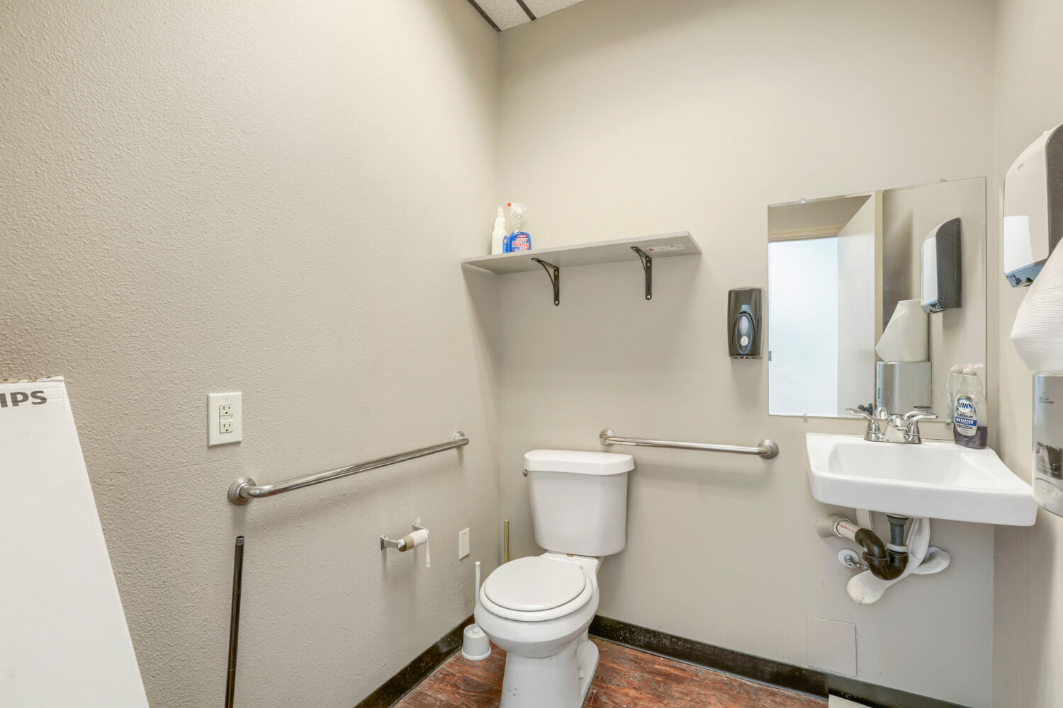 main property photo 23