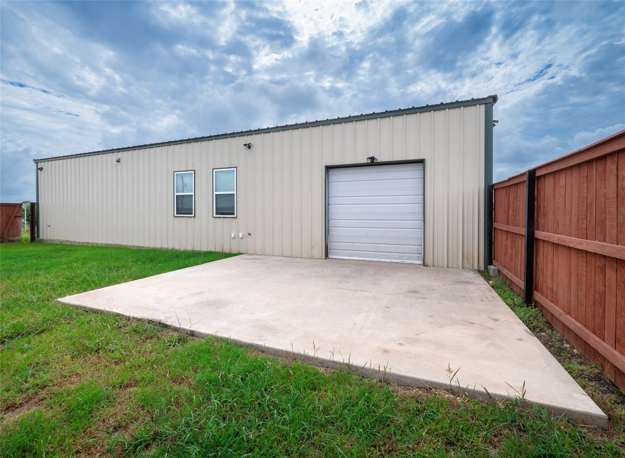 main property photo 17