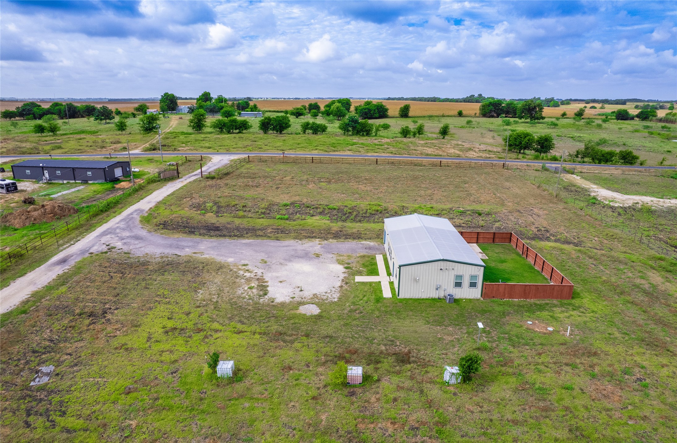 main property photo 32