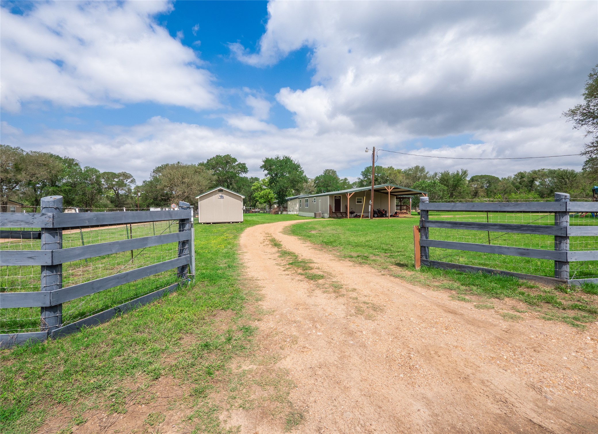 main property photo 33