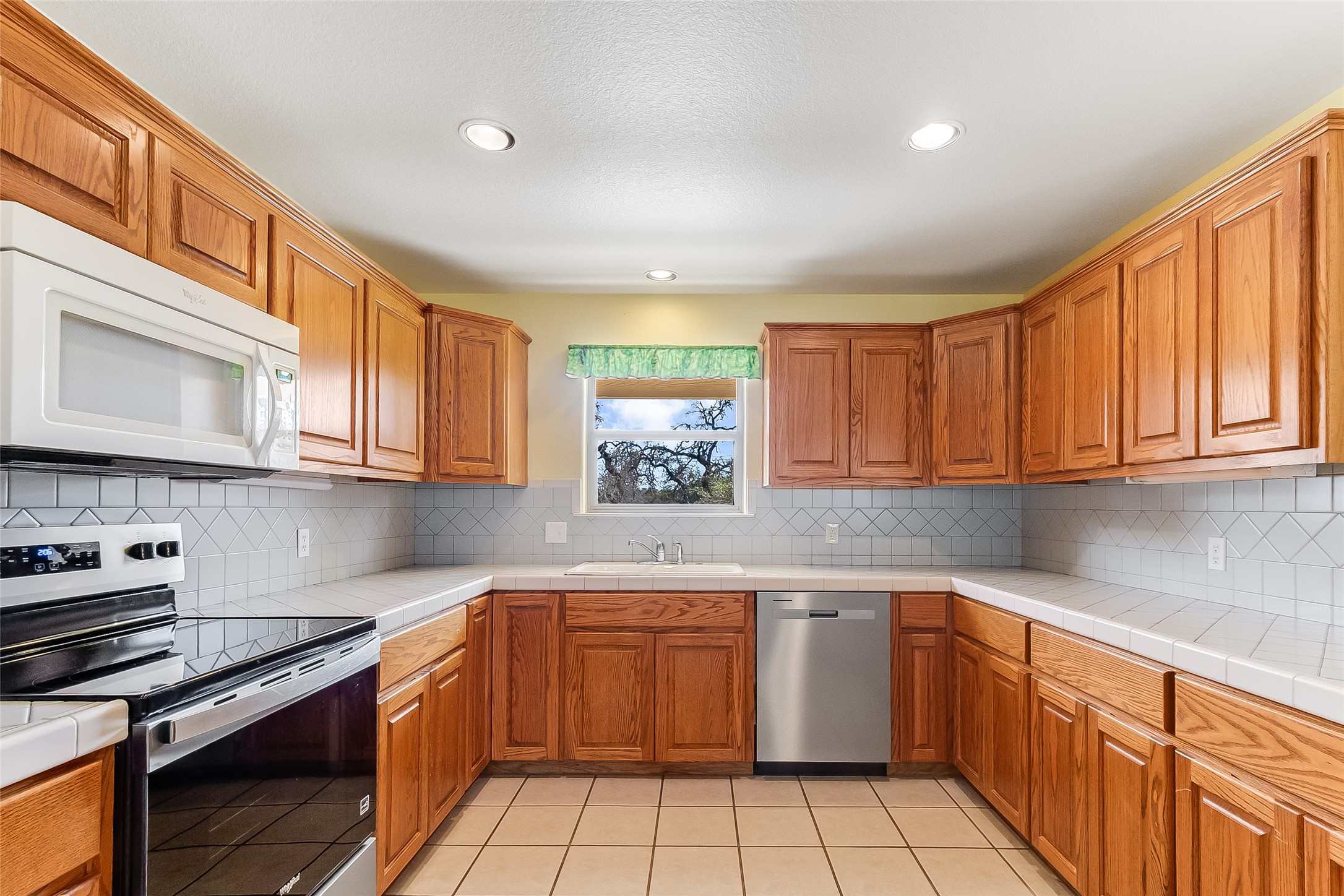 main property photo 9