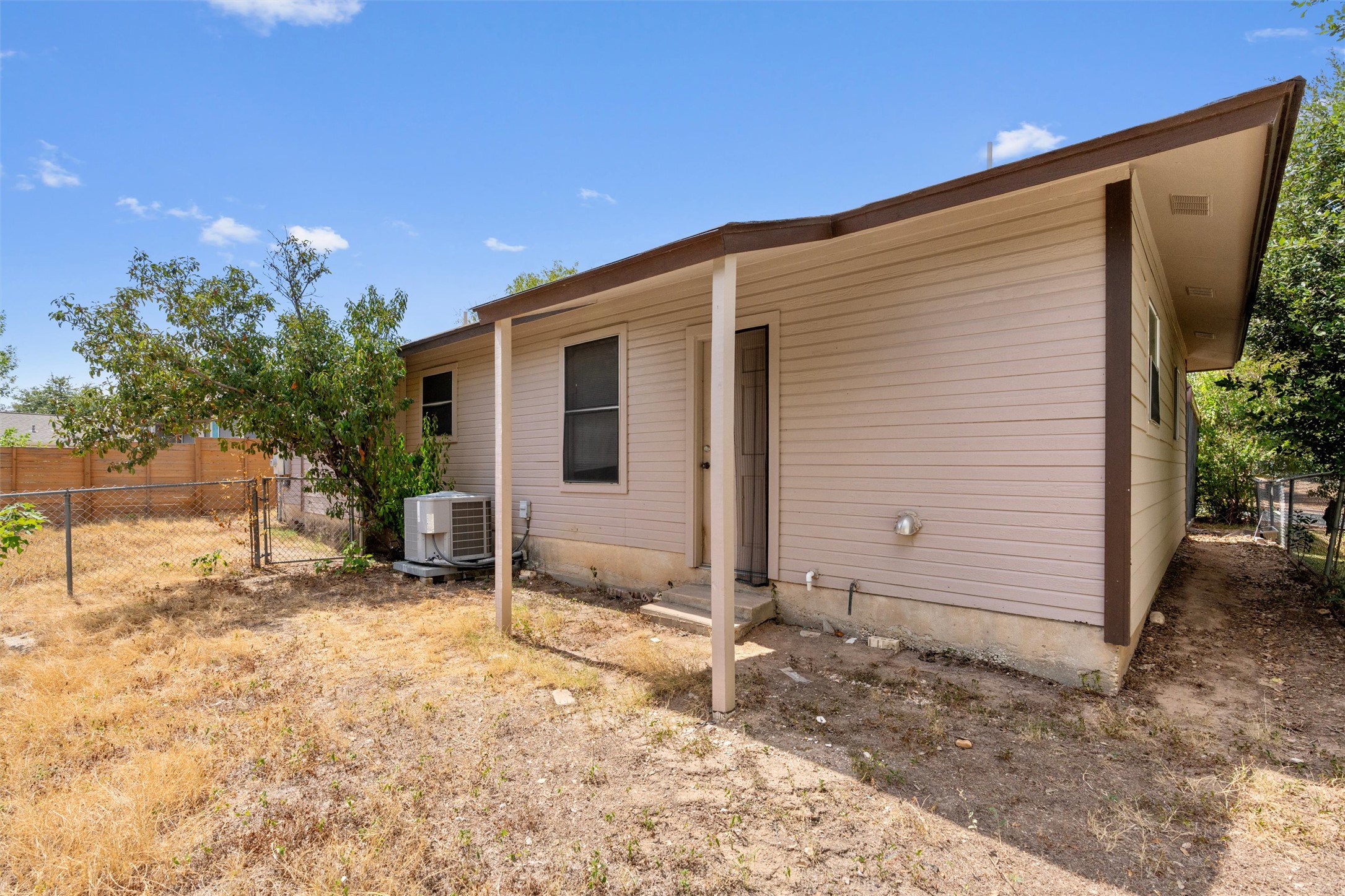 main property photo 17