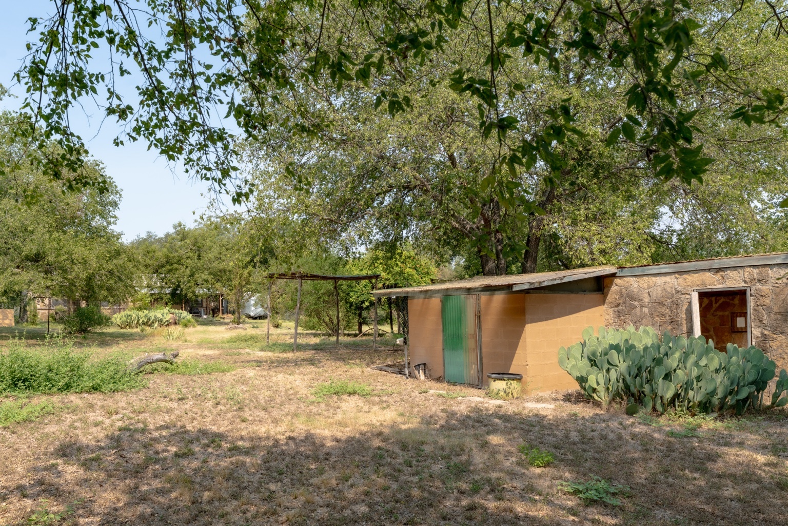 main property photo 28