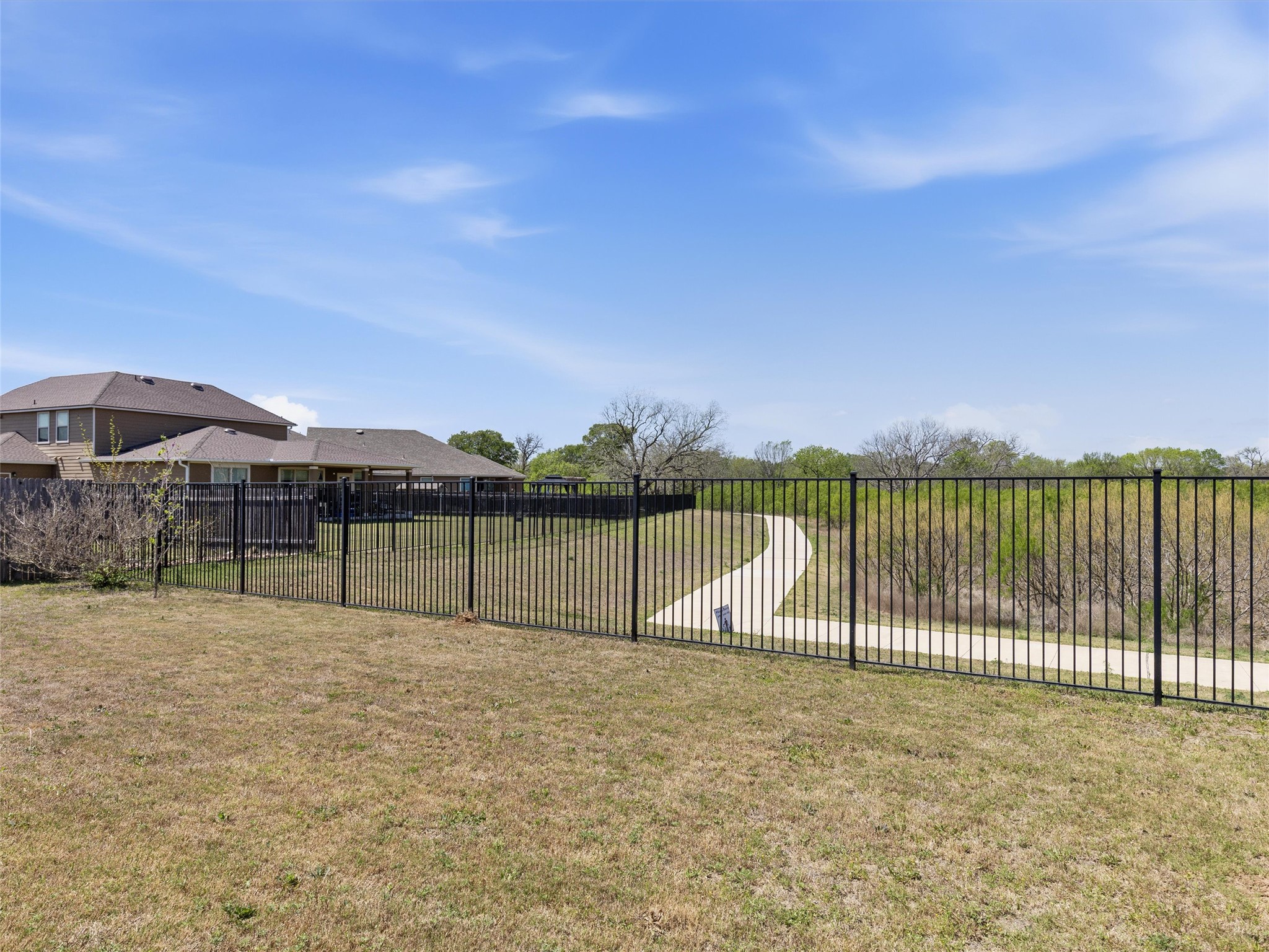 main property photo 28