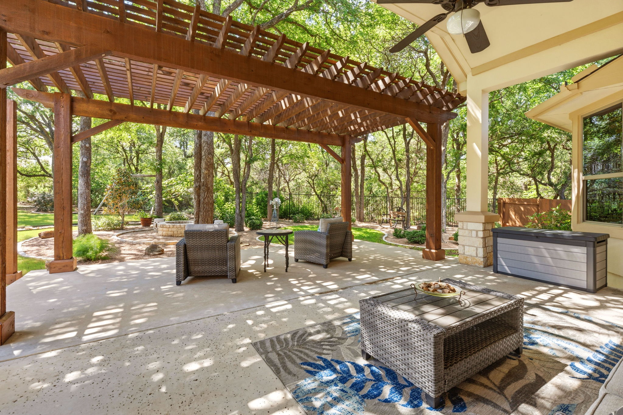 main property photo 28