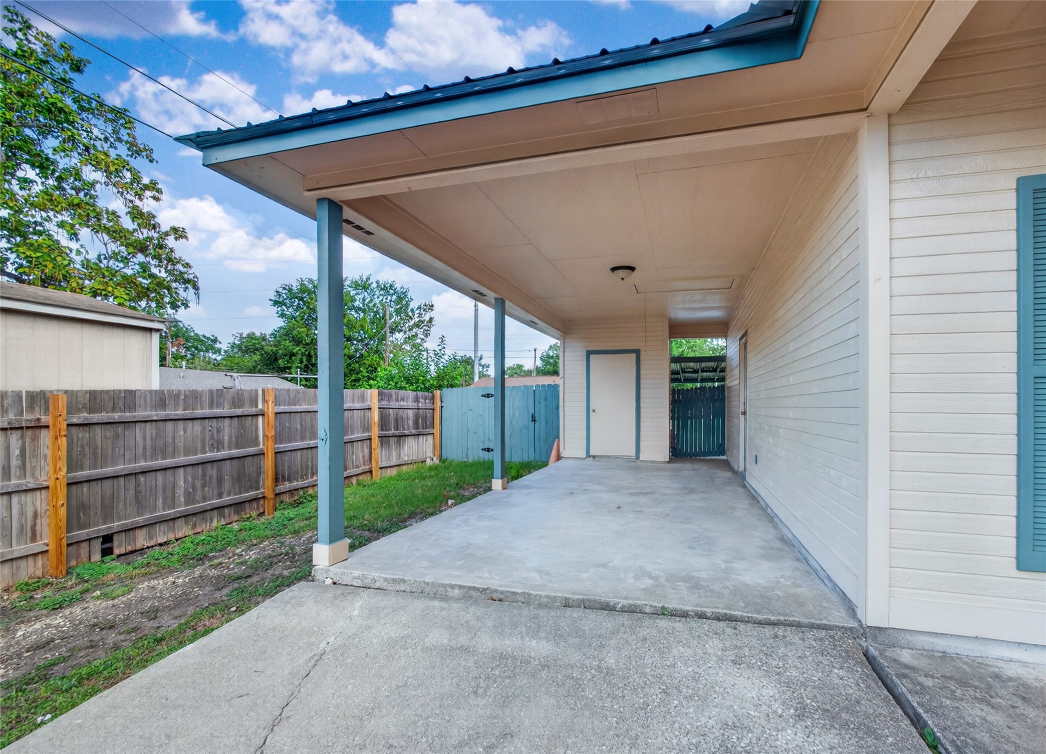 main property photo 20
