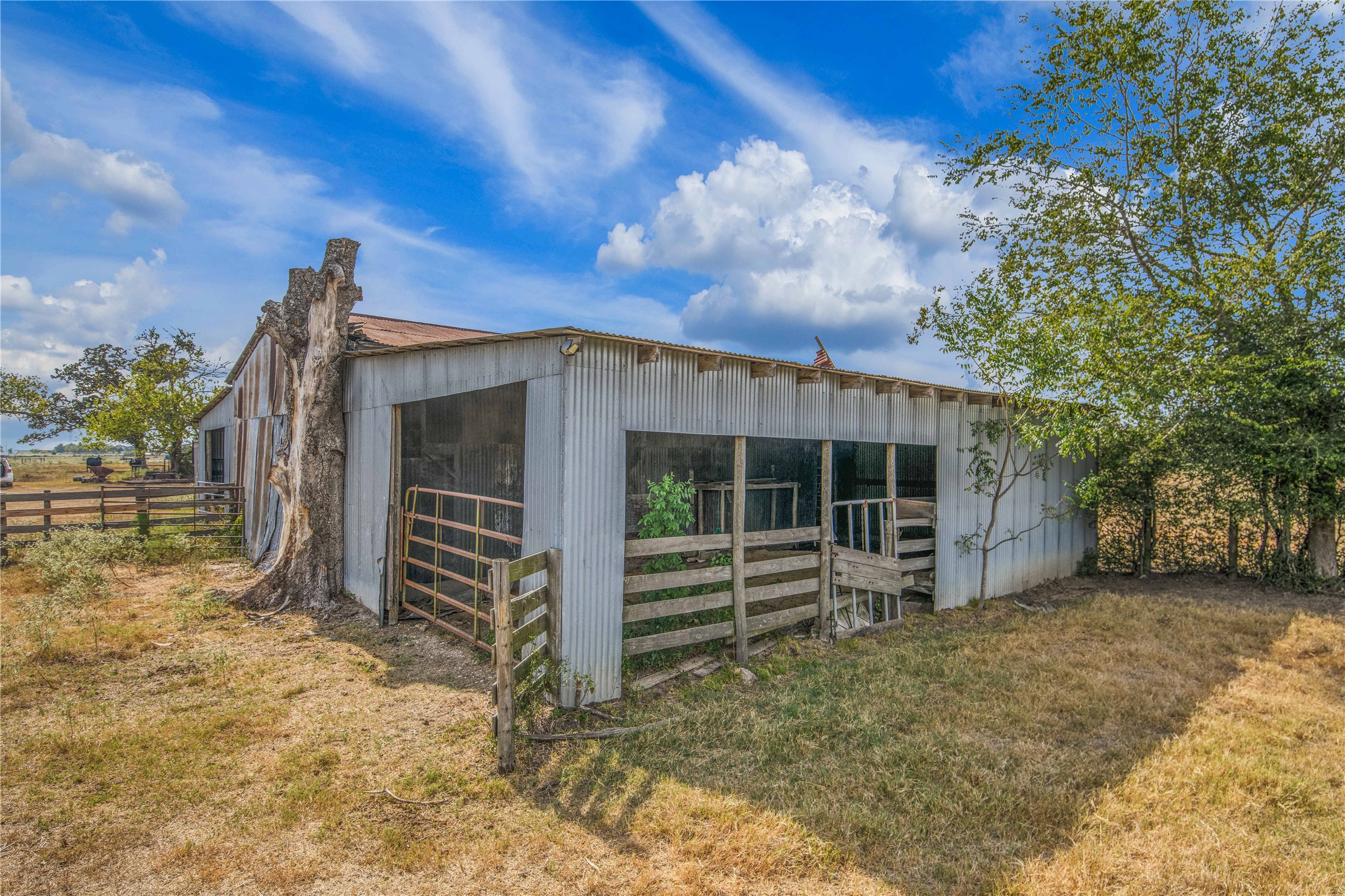 main property photo 14