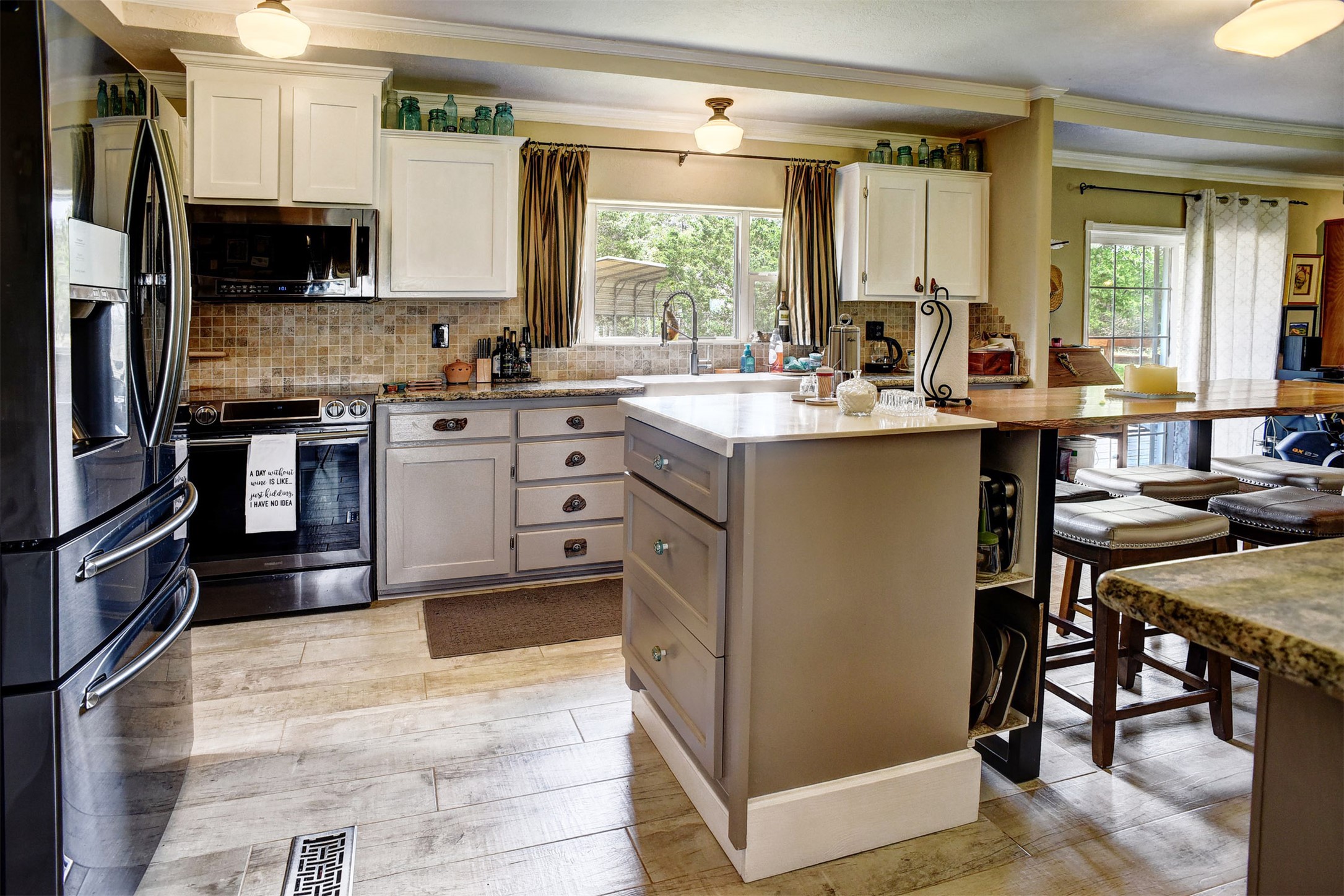main property photo 10